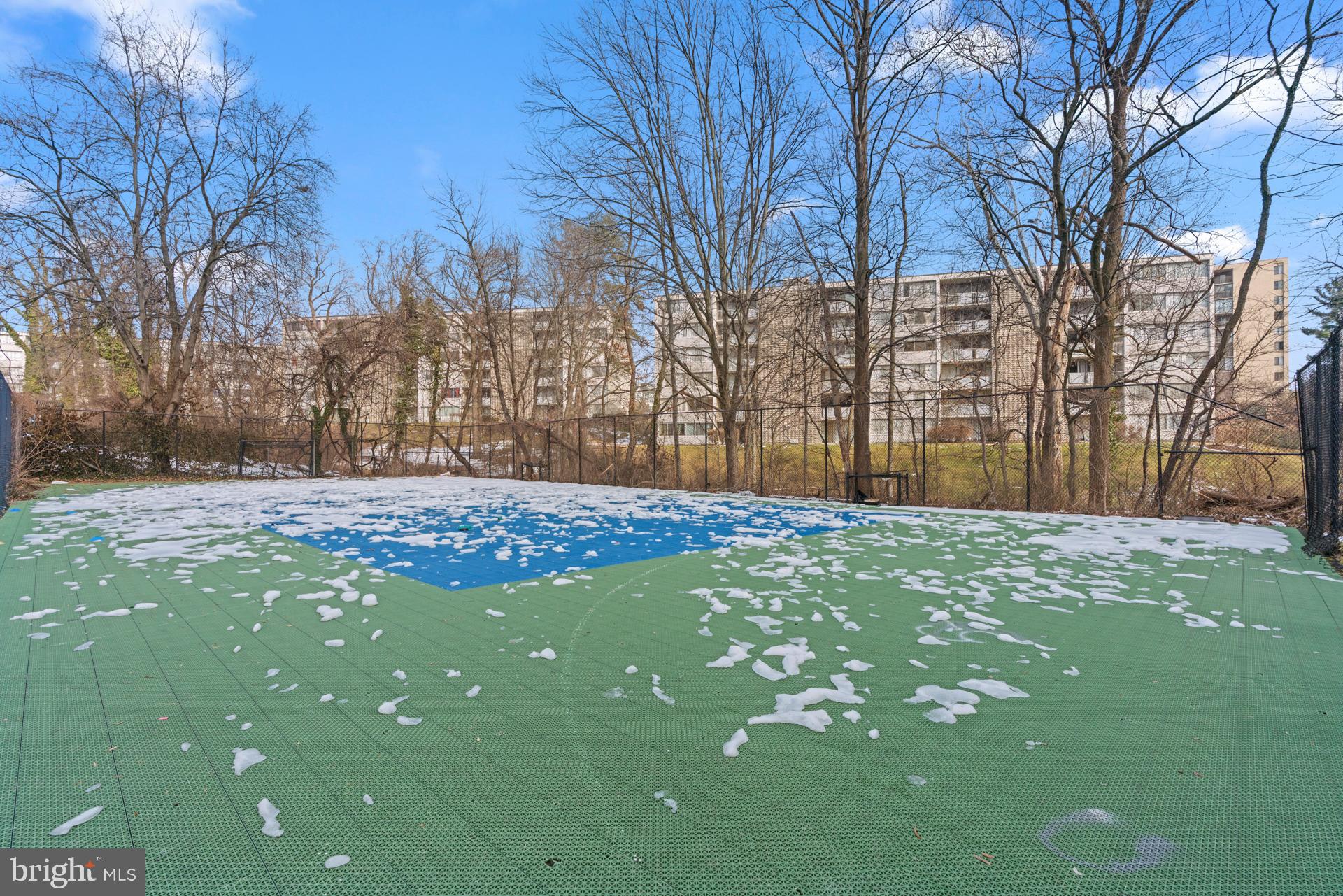 PRESIDENTIAL TOWERS - Residential