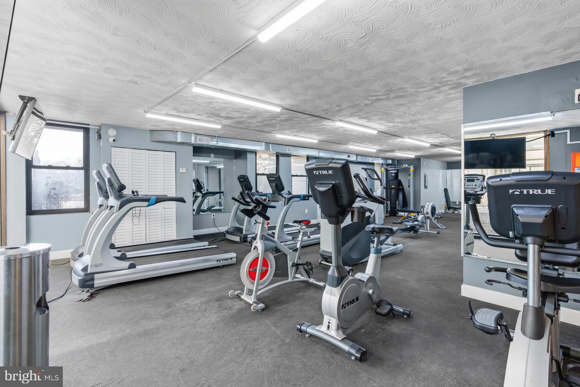 PRESIDENTIAL TOWERS - Residential