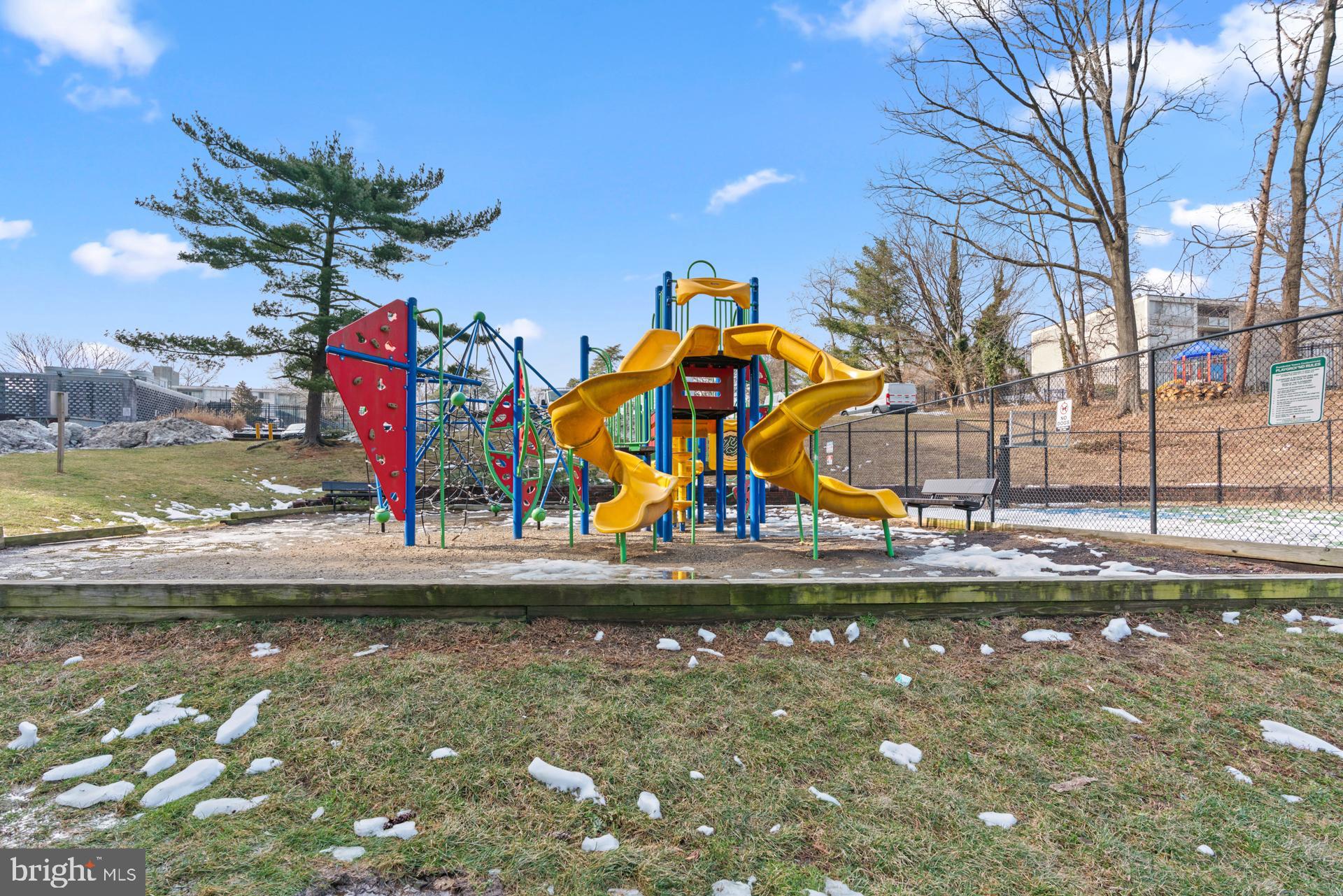 PRESIDENTIAL TOWERS - Residential