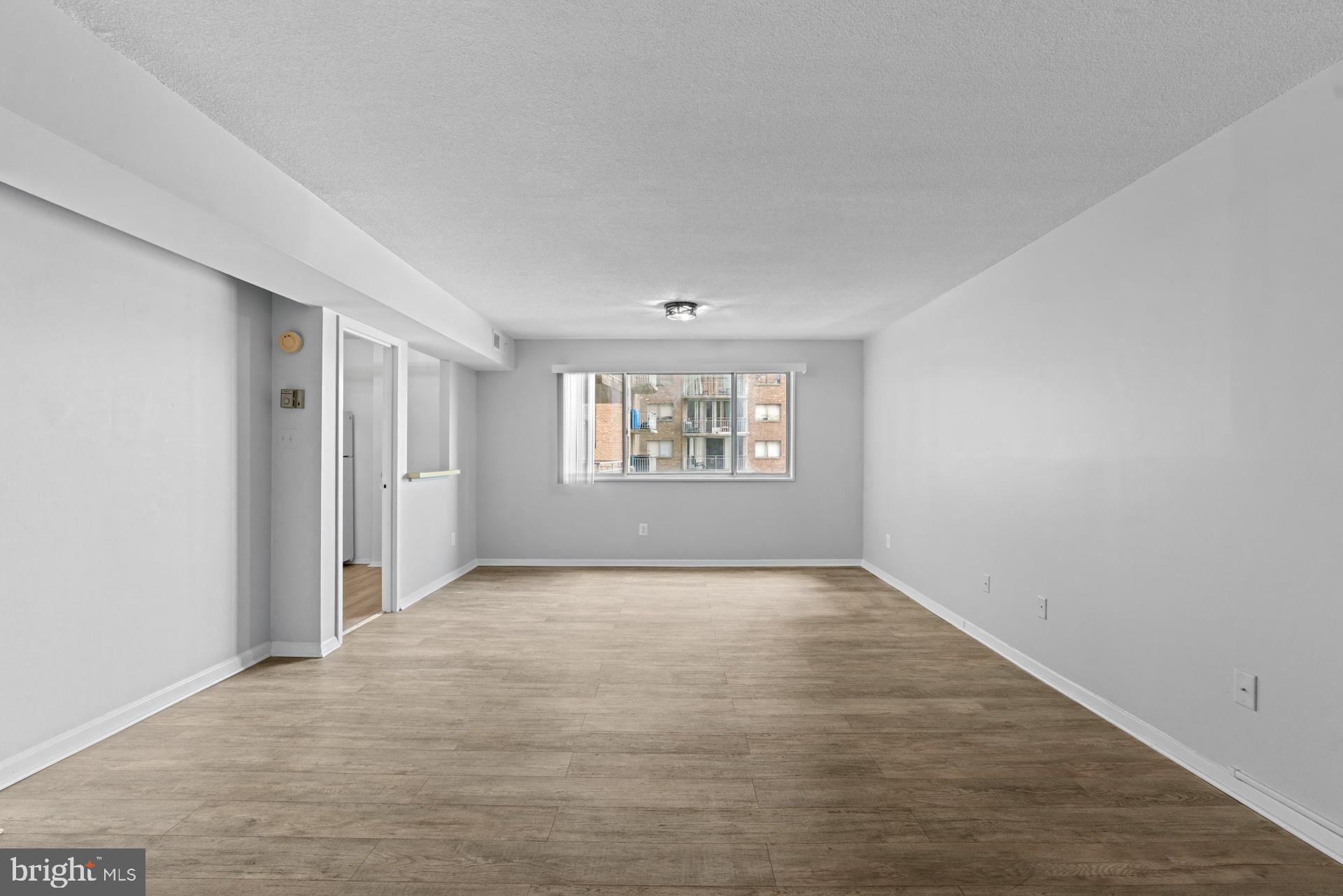 PRESIDENTIAL TOWERS - Residential