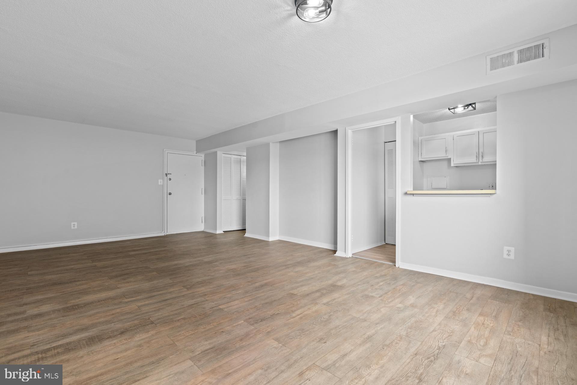 PRESIDENTIAL TOWERS - Residential