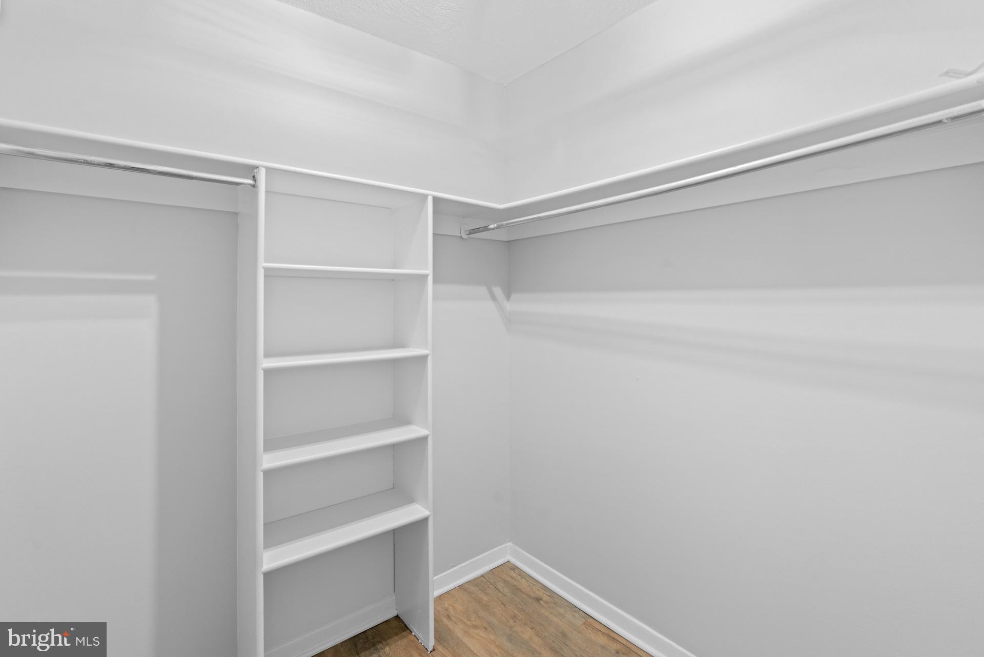 PRESIDENTIAL TOWERS - Residential