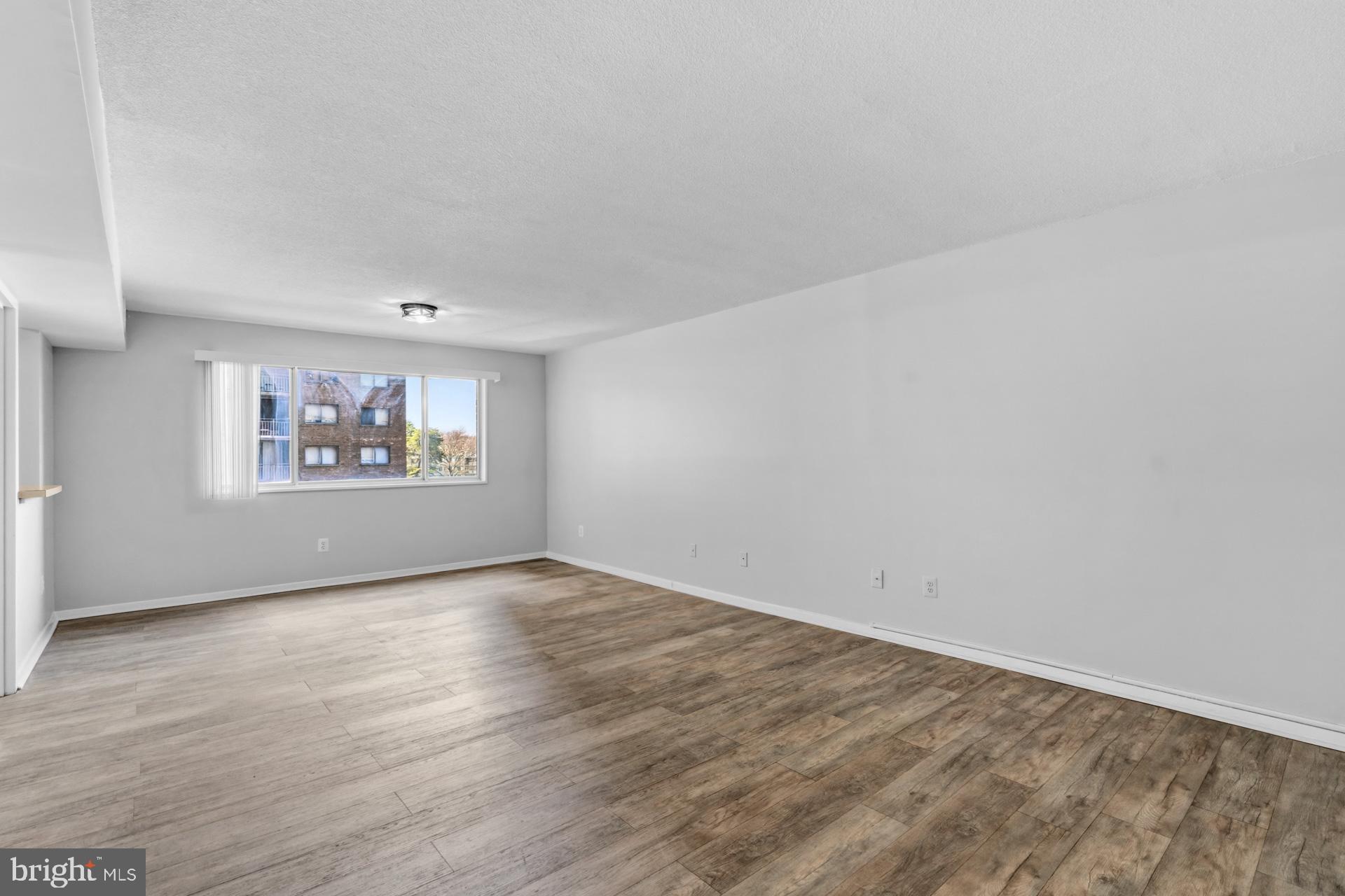 PRESIDENTIAL TOWERS - Residential