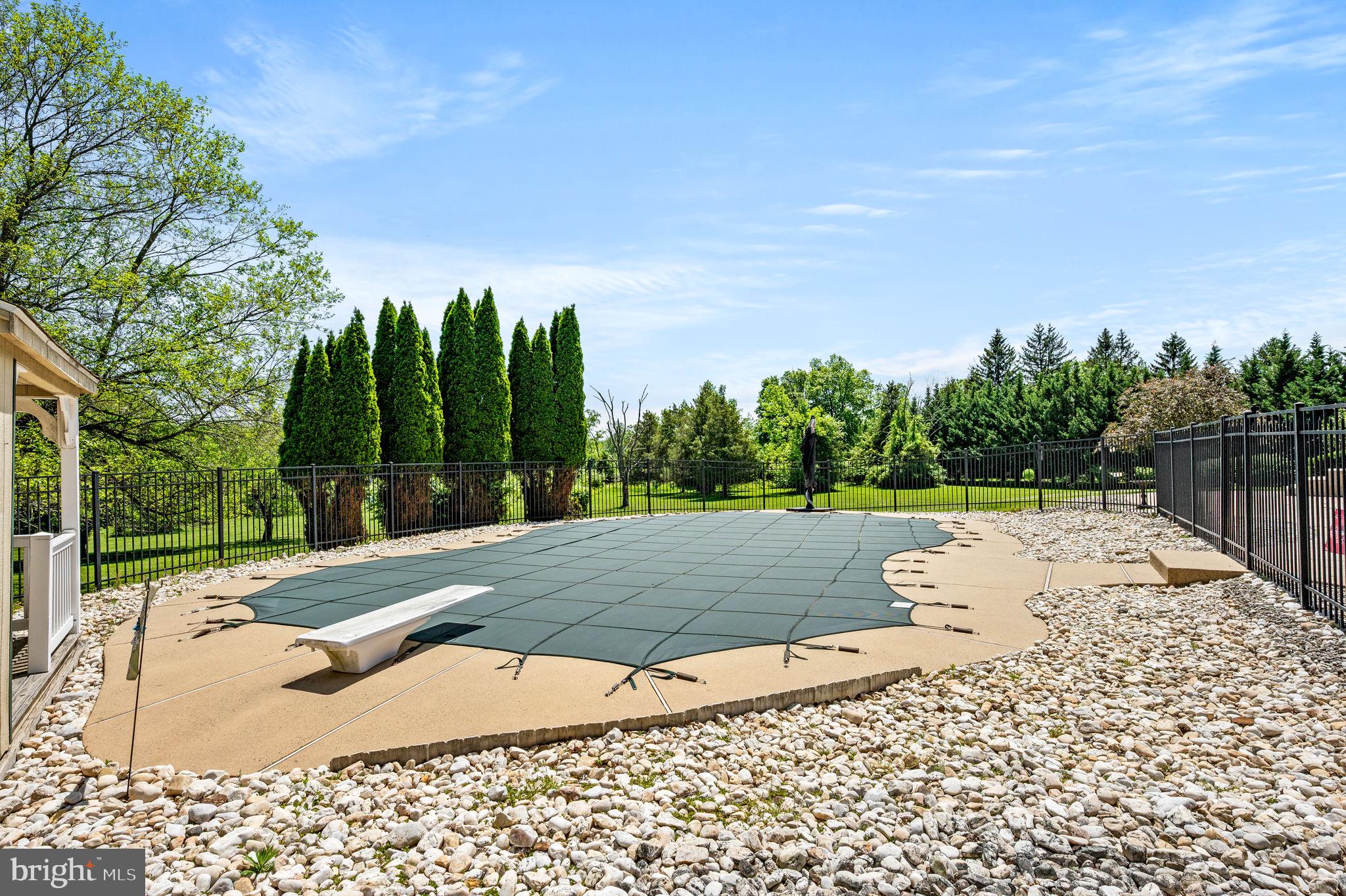 HUNTERS RUN - Residential