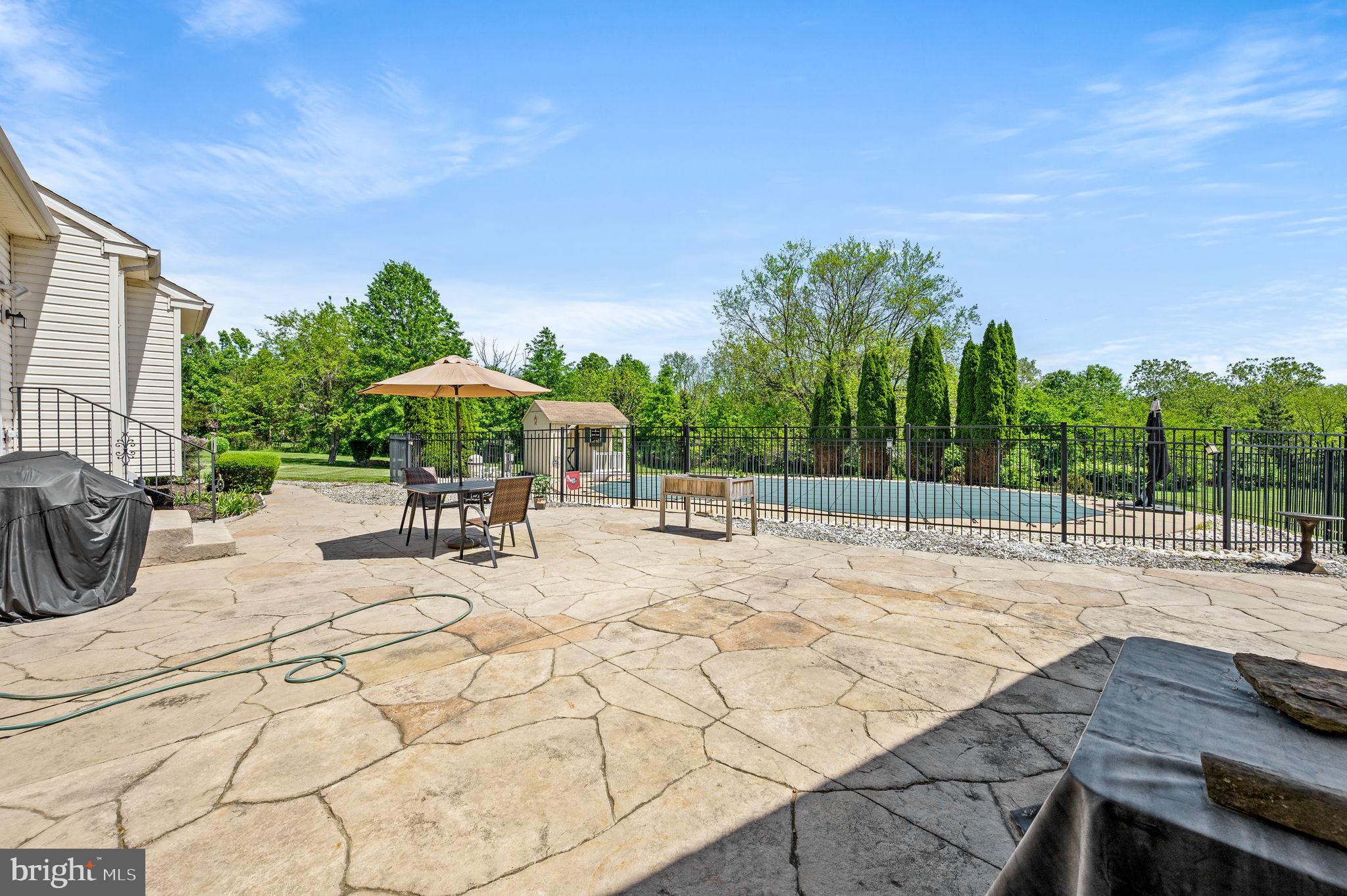 HUNTERS RUN - Residential