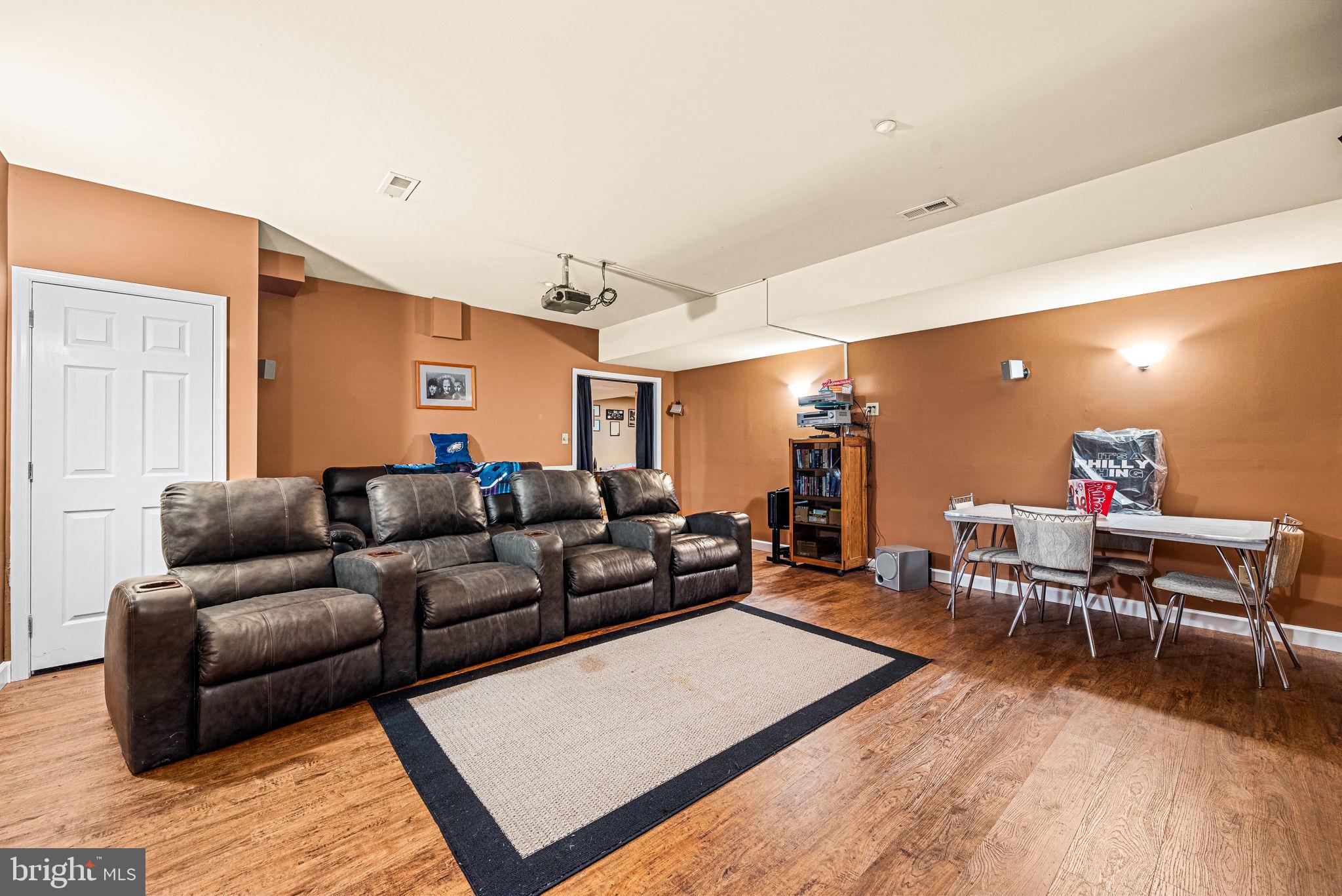 HUNTERS RUN - Residential