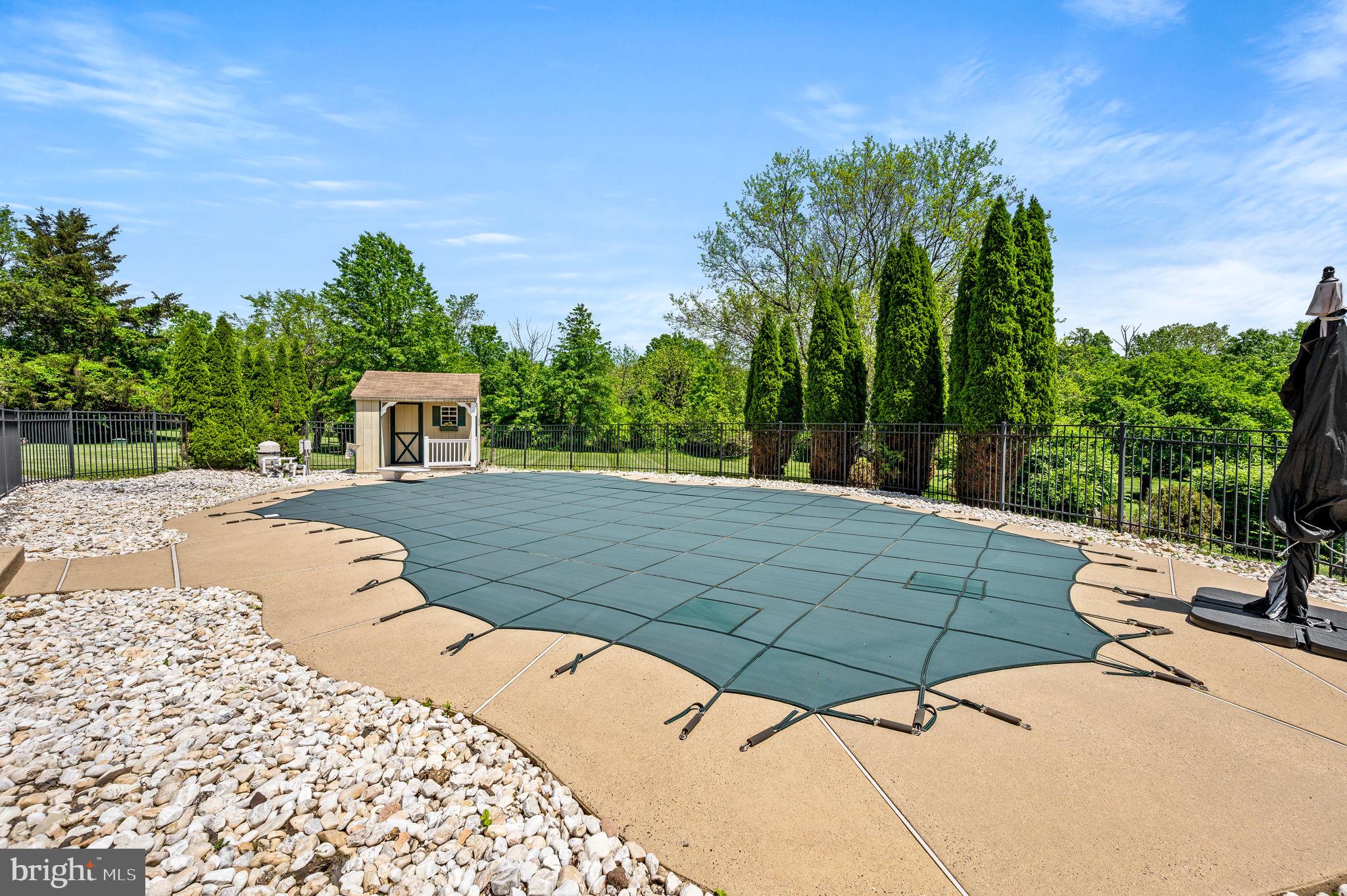 HUNTERS RUN - Residential