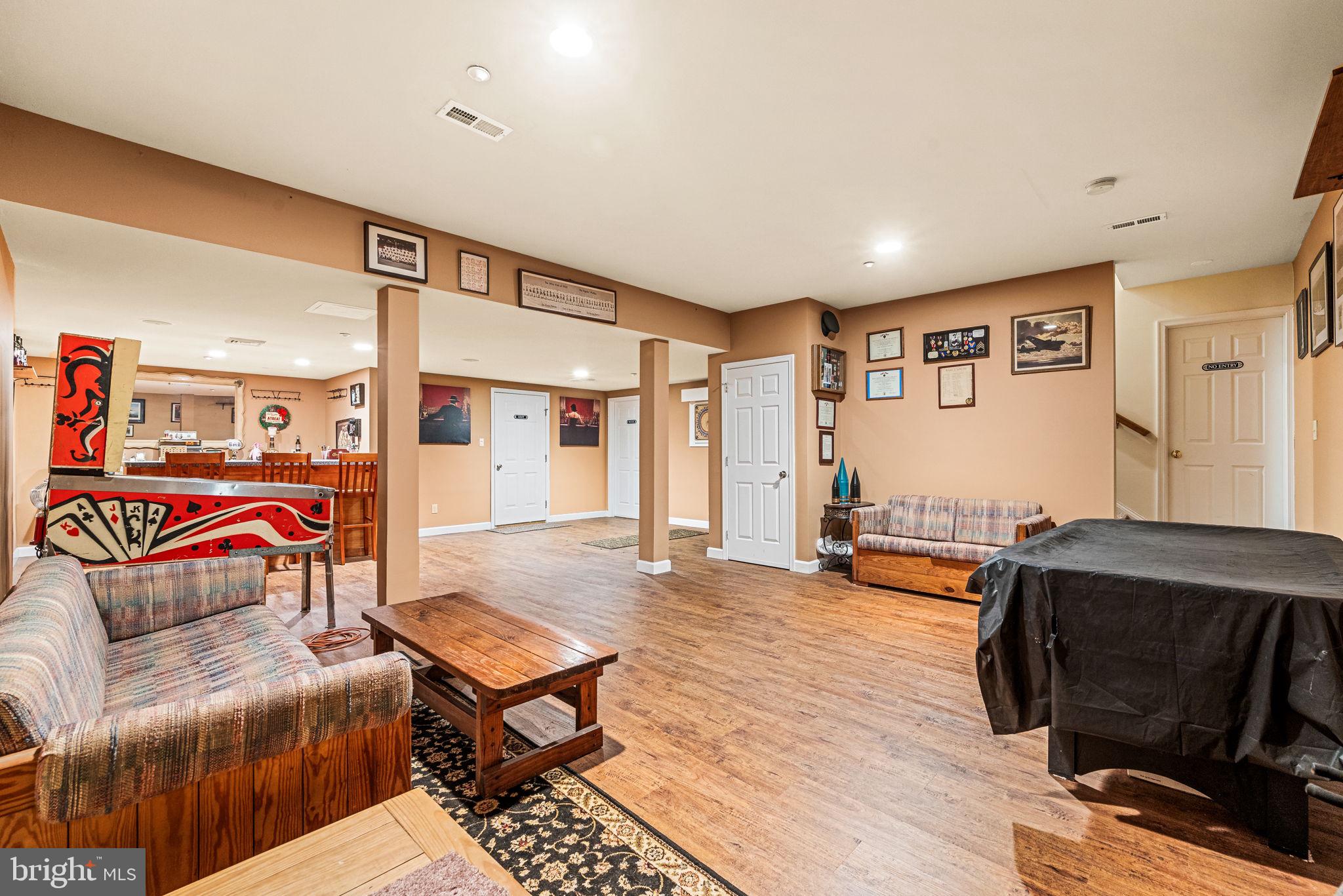 HUNTERS RUN - Residential