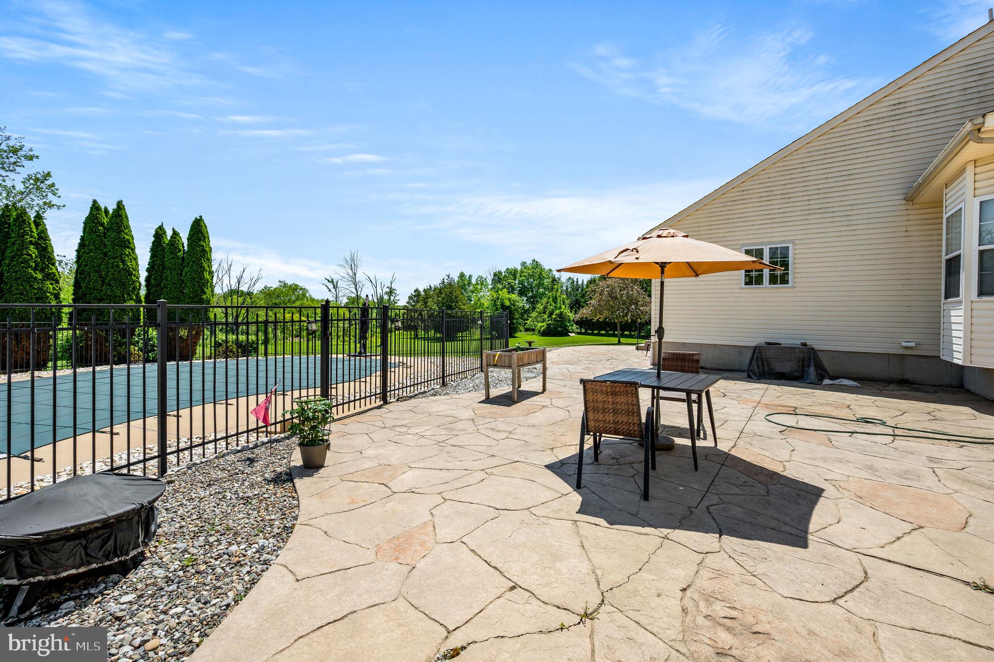 HUNTERS RUN - Residential