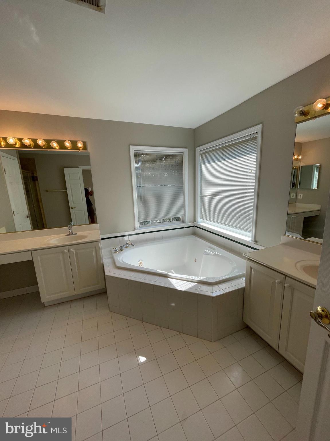 POTOMAC LAKES - Residential Lease