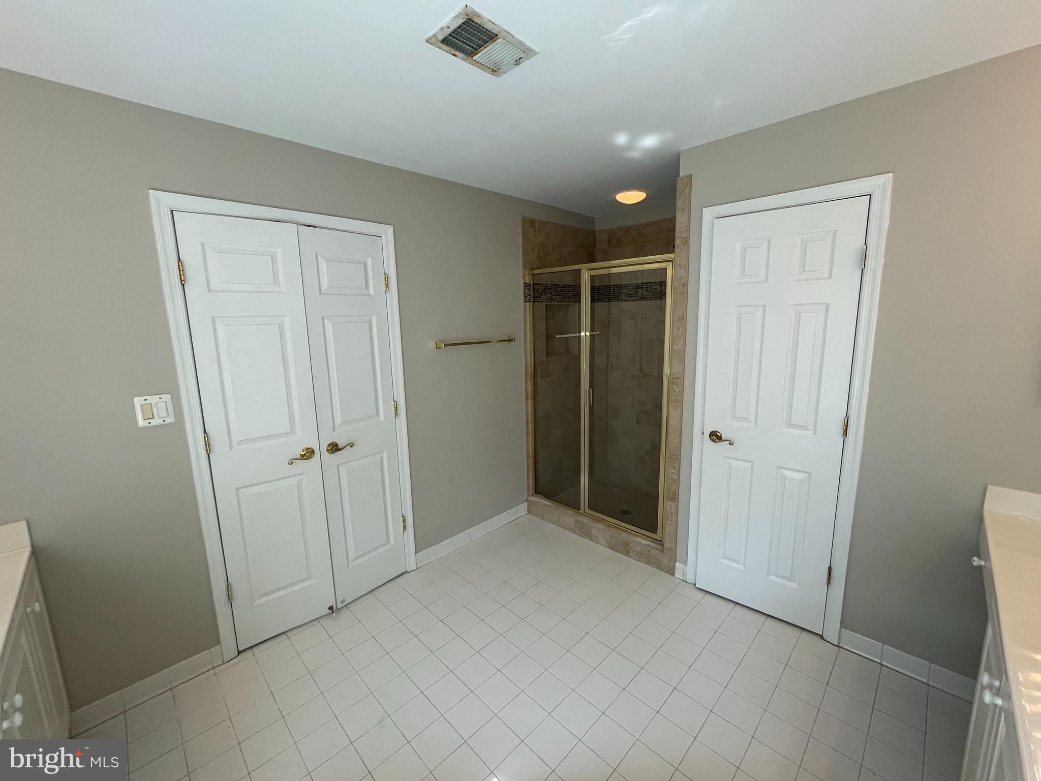 POTOMAC LAKES - Residential Lease