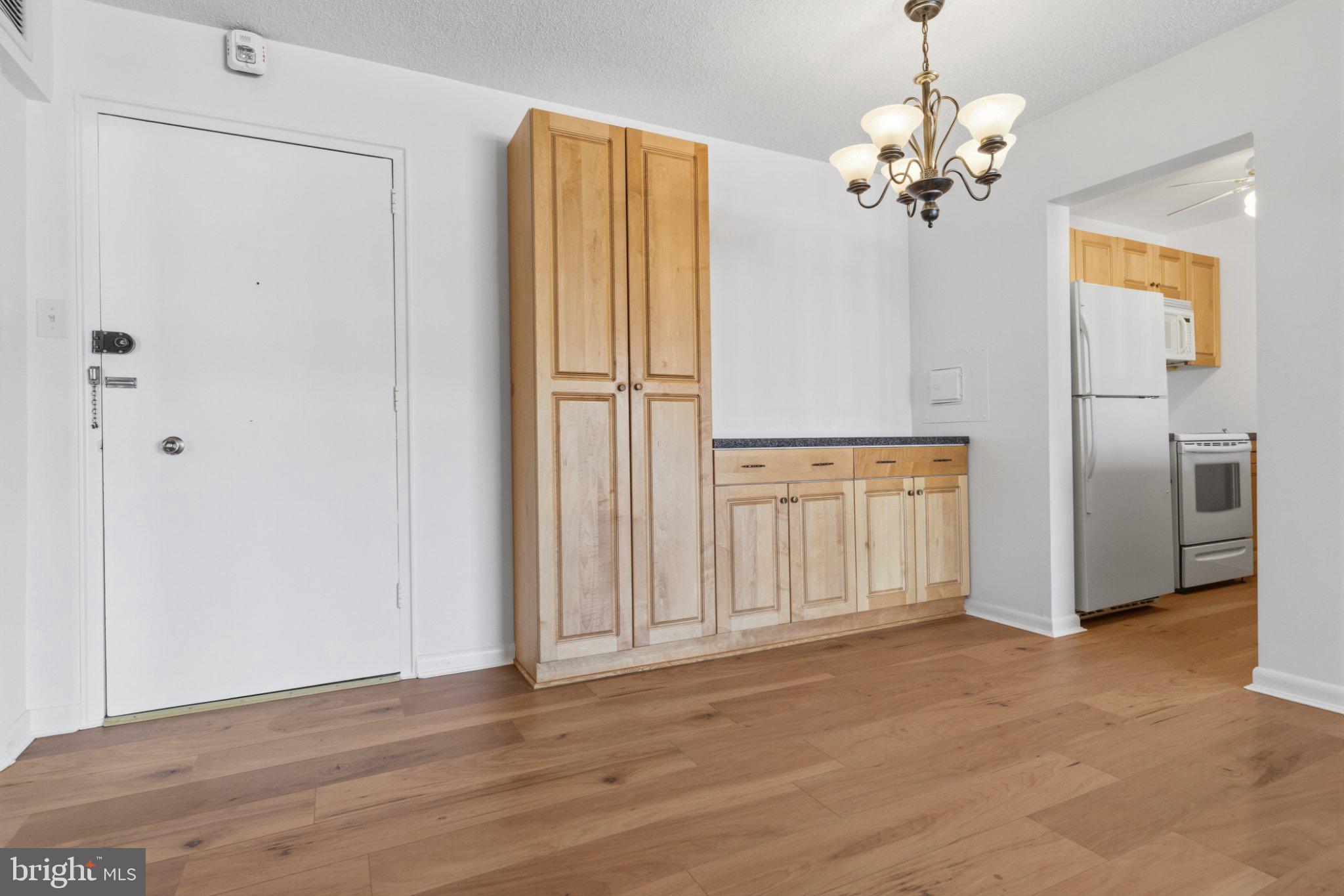 1570 THE FAIRWAY 312E