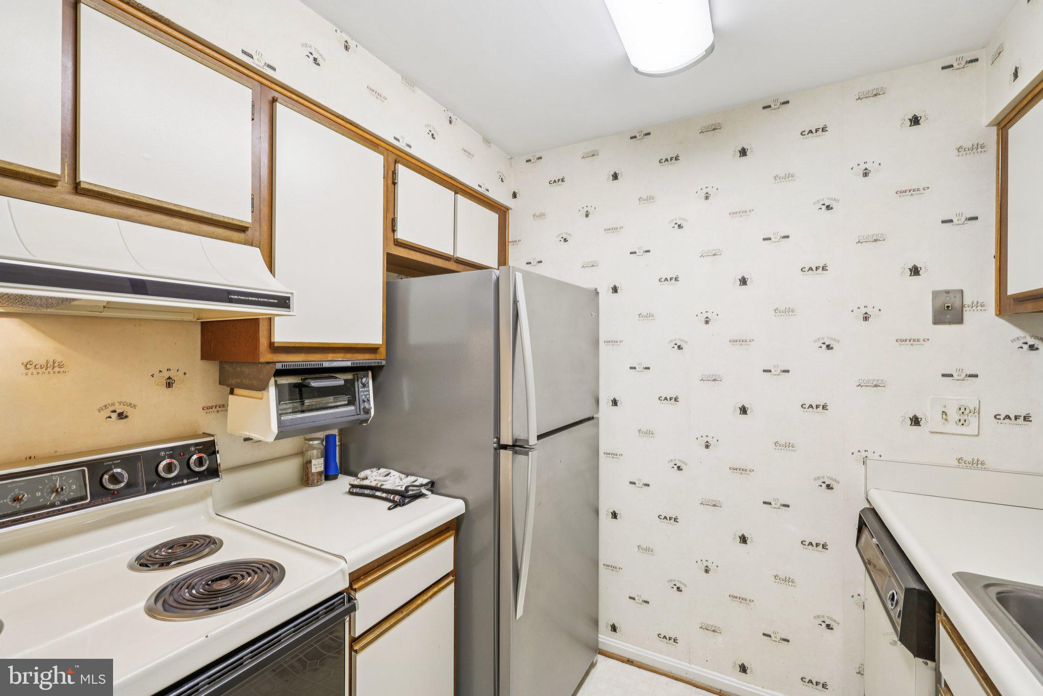 CASTLE HARBOUR CONDO - Residential