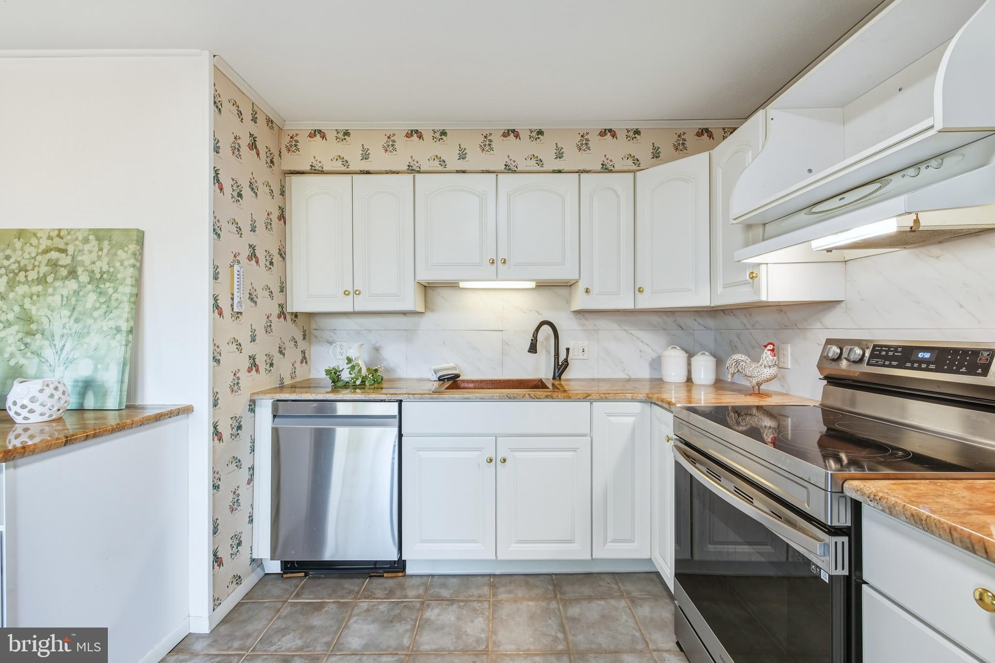 THE HILL CONDOS - Residential