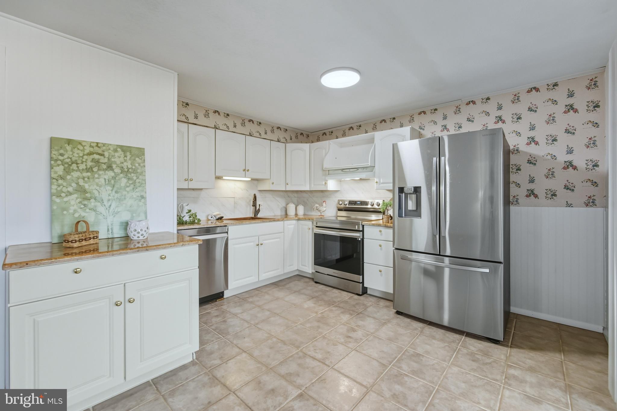 THE HILL CONDOS - Residential