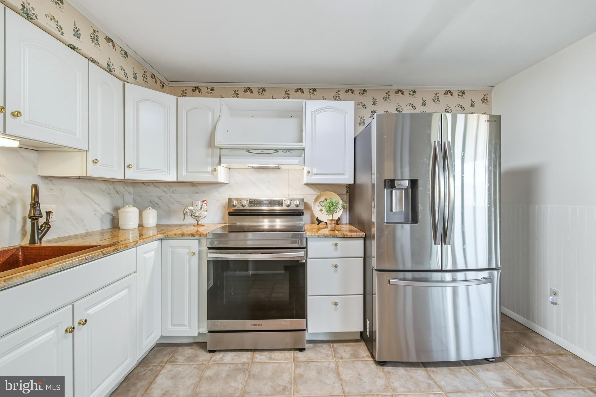 THE HILL CONDOS - Residential