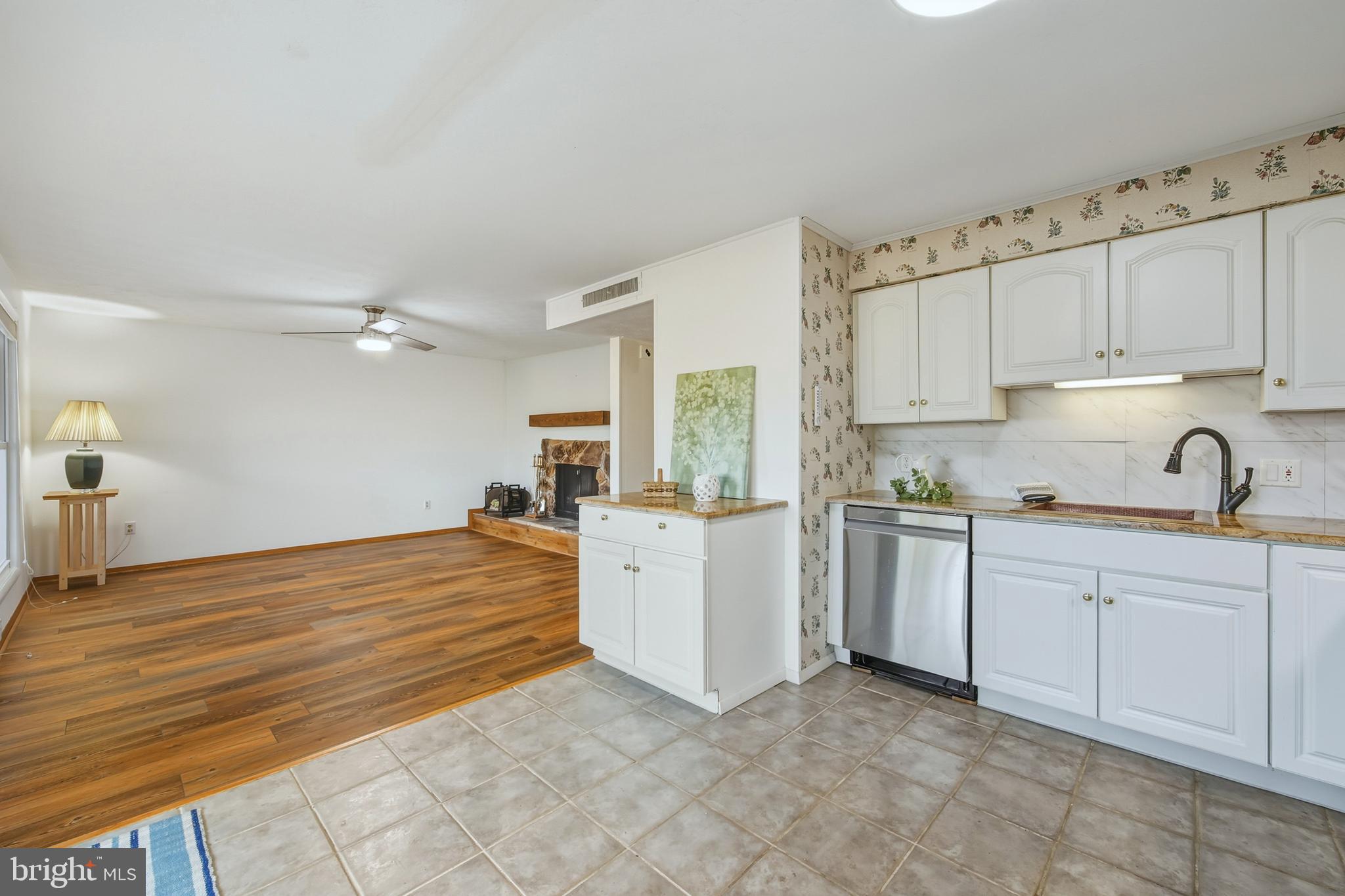 THE HILL CONDOS - Residential