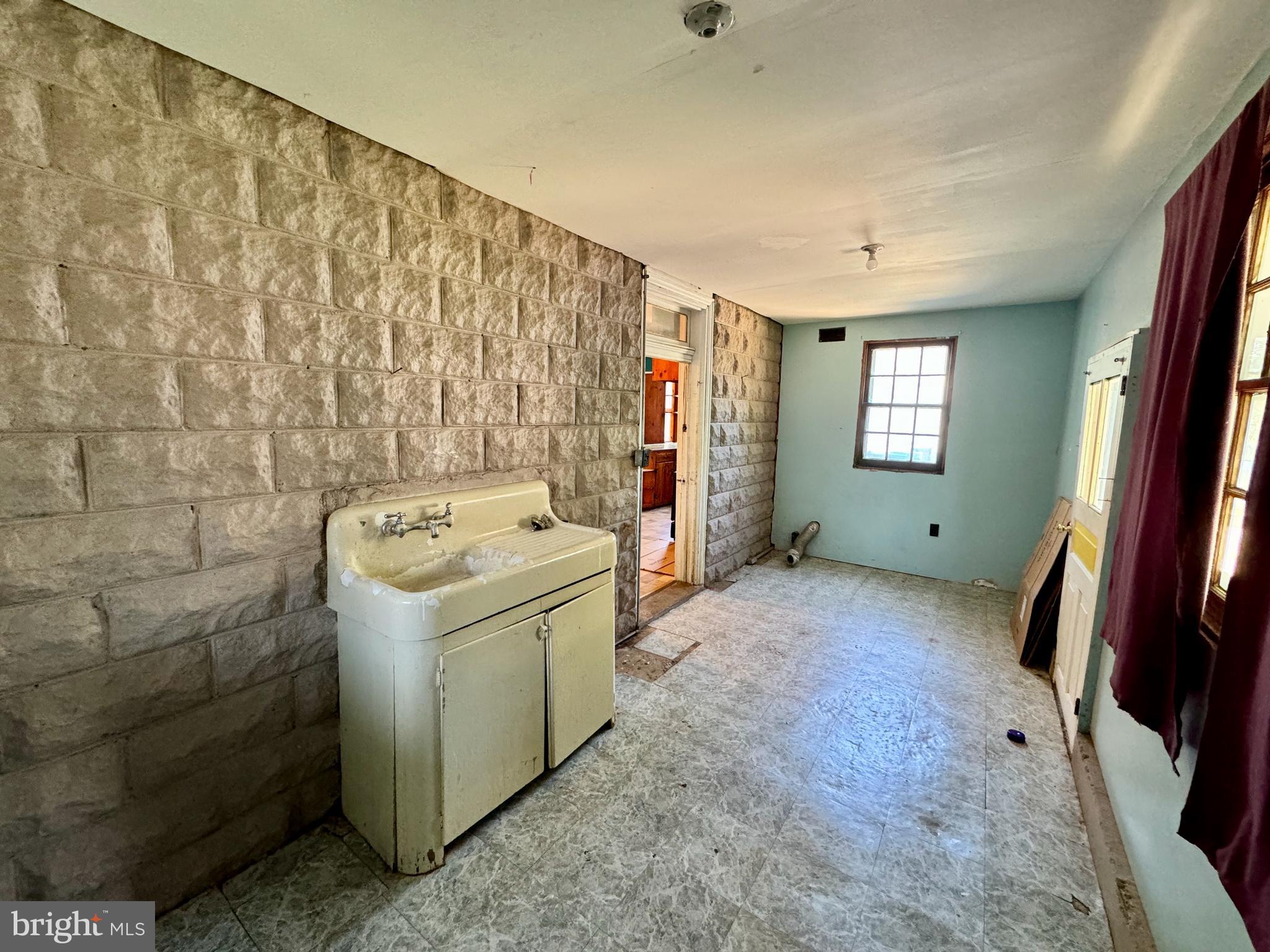 LOGANVILLE - Commercial Sale