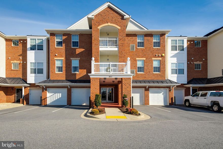 Wonderful condo ready to move in to.  Large kitchen with gas cooking and granite counter tops.  This condo is very bright.  Freshly painted and very clean.  Enjoy coffee on your balcony.  Huge master bath and master walk-in closet.
