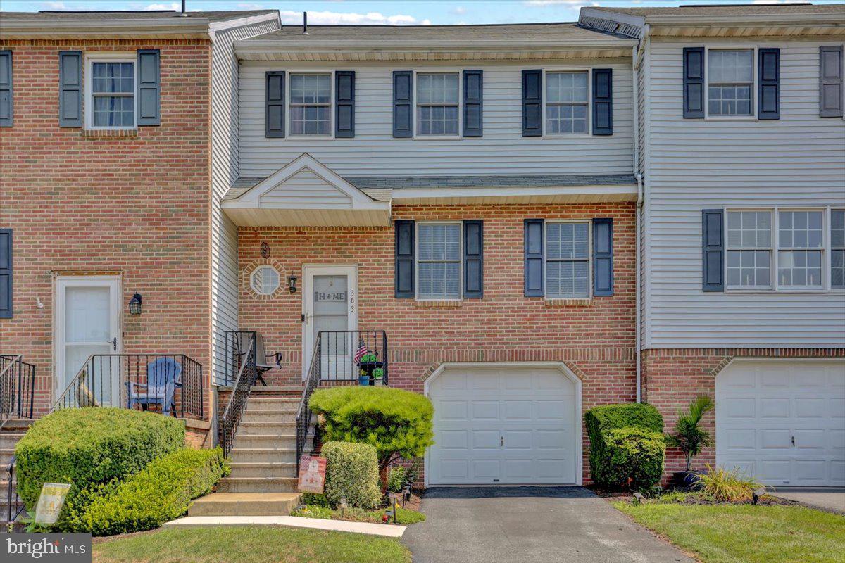 LAUREL SPRINGS - Residential