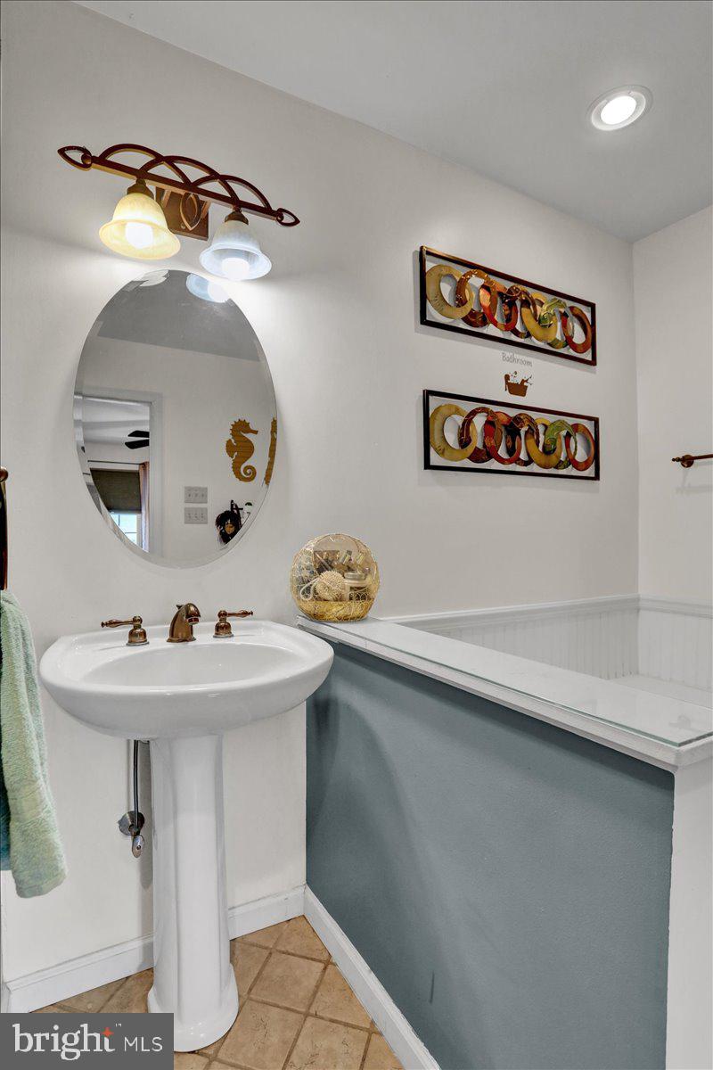 LAUREL SPRINGS - Residential