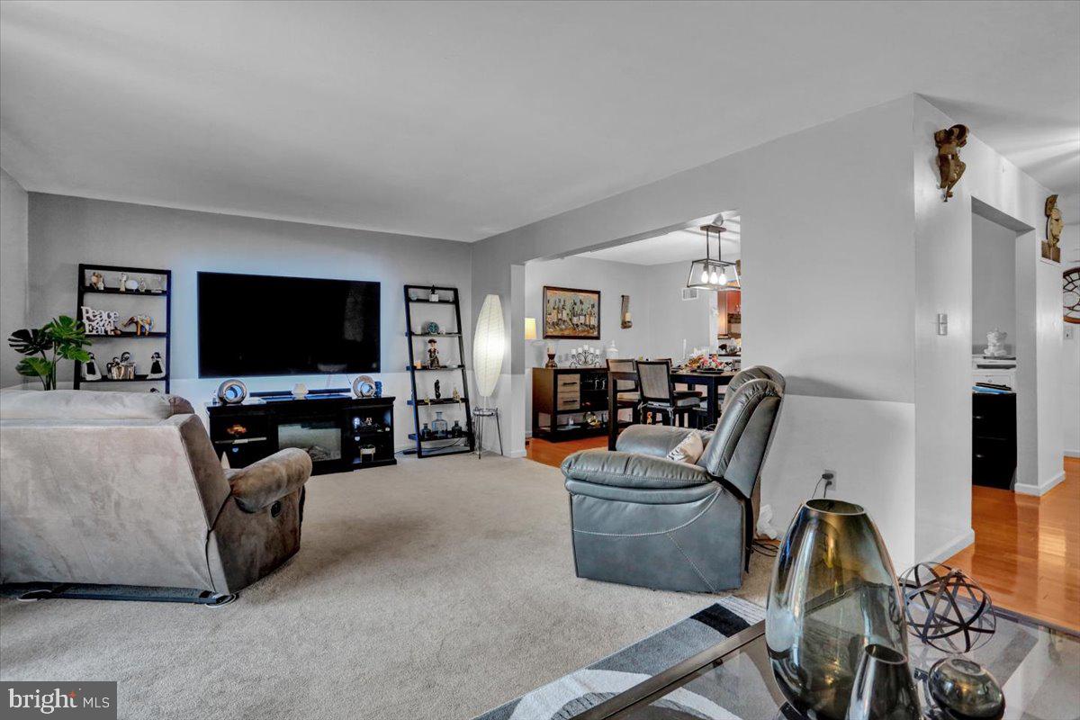 LAUREL SPRINGS - Residential