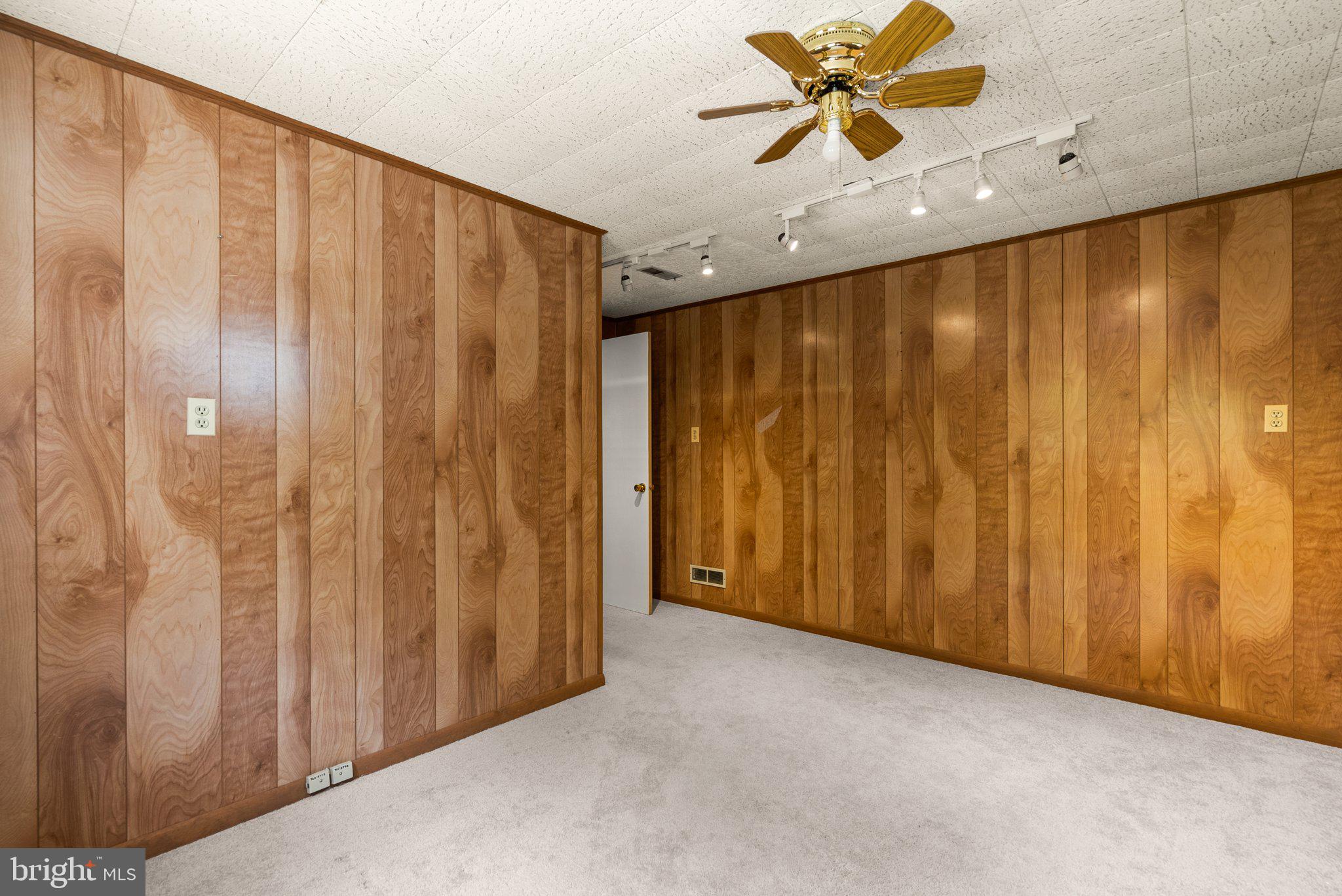 WHEATON WOODS - Residential