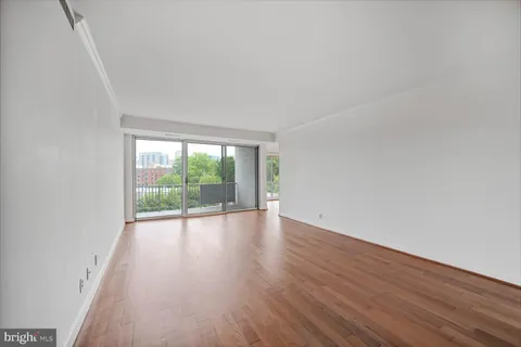 8315 N Brook Lane Unit 2-407, Bethesda, MD MLS: MDMC2174102
