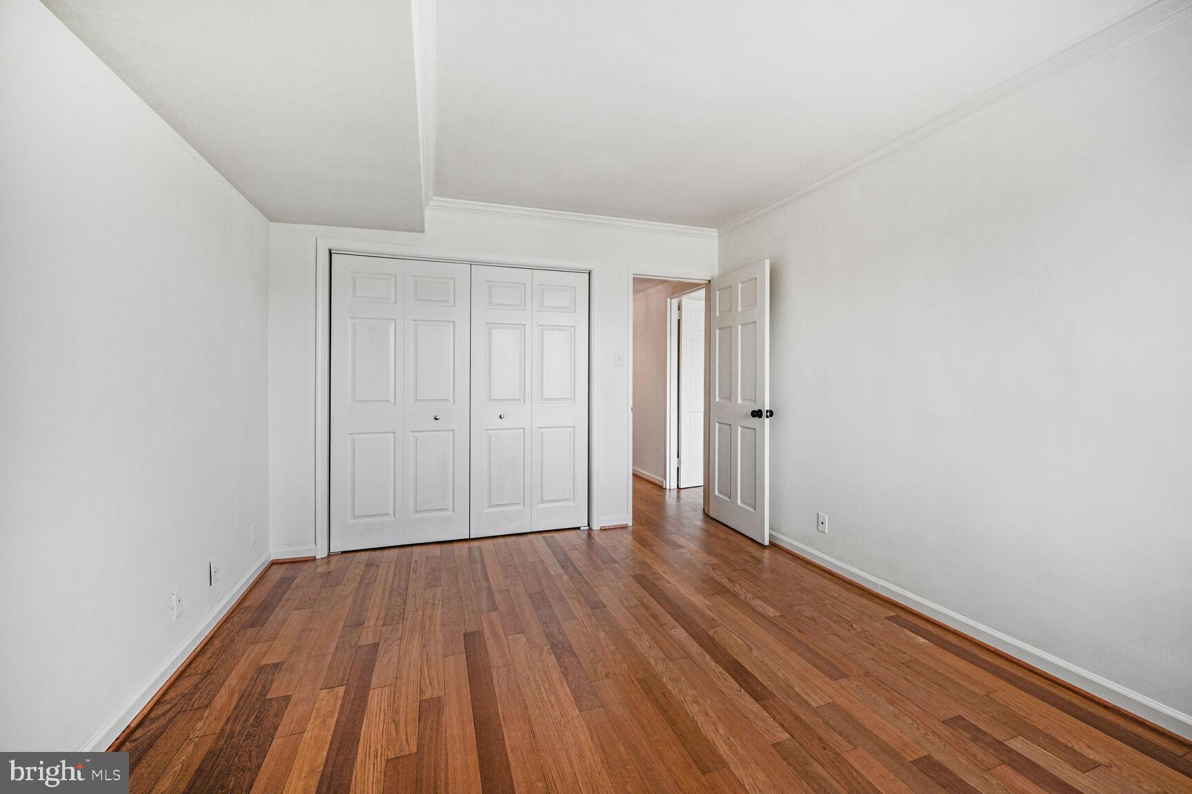 WHITEHALL - Residential