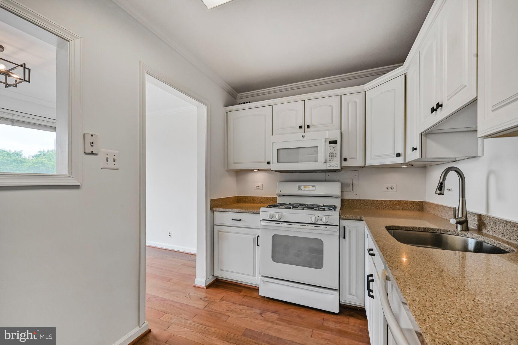 WHITEHALL - Residential