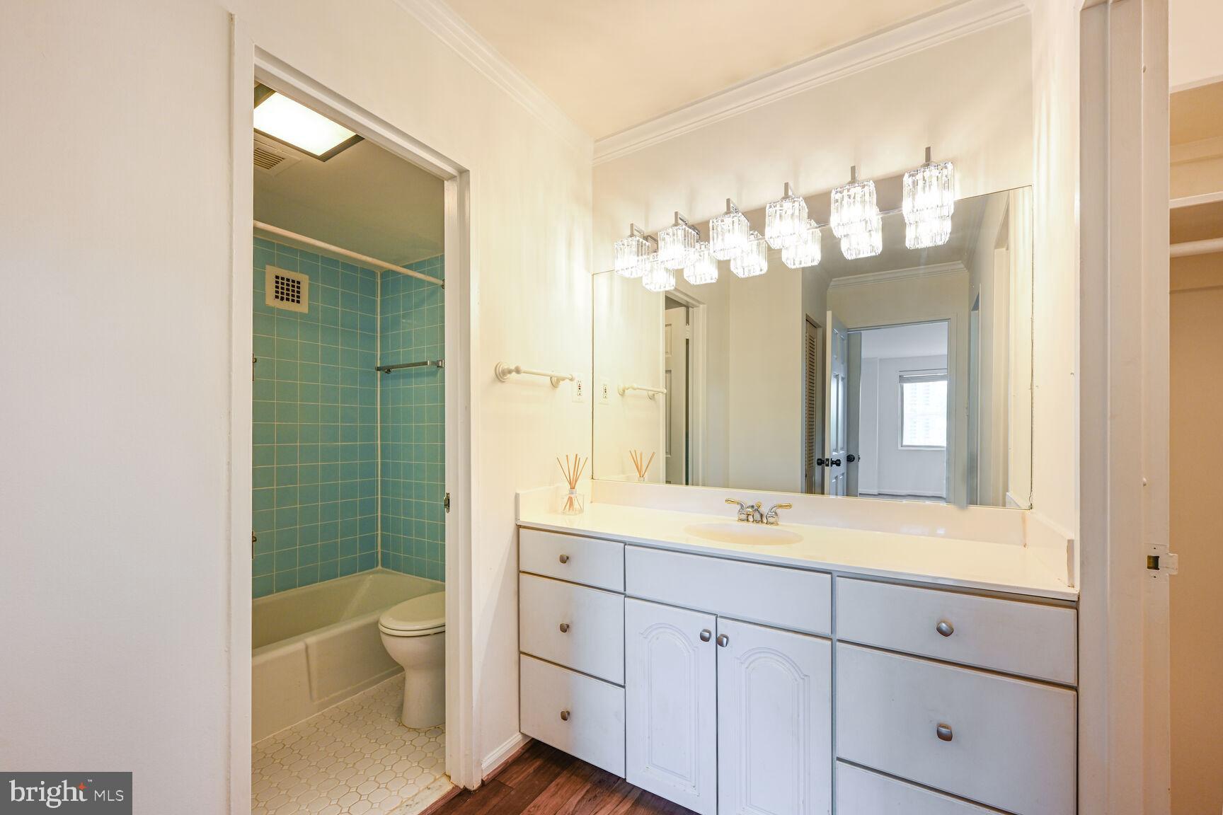 WHITEHALL - Residential