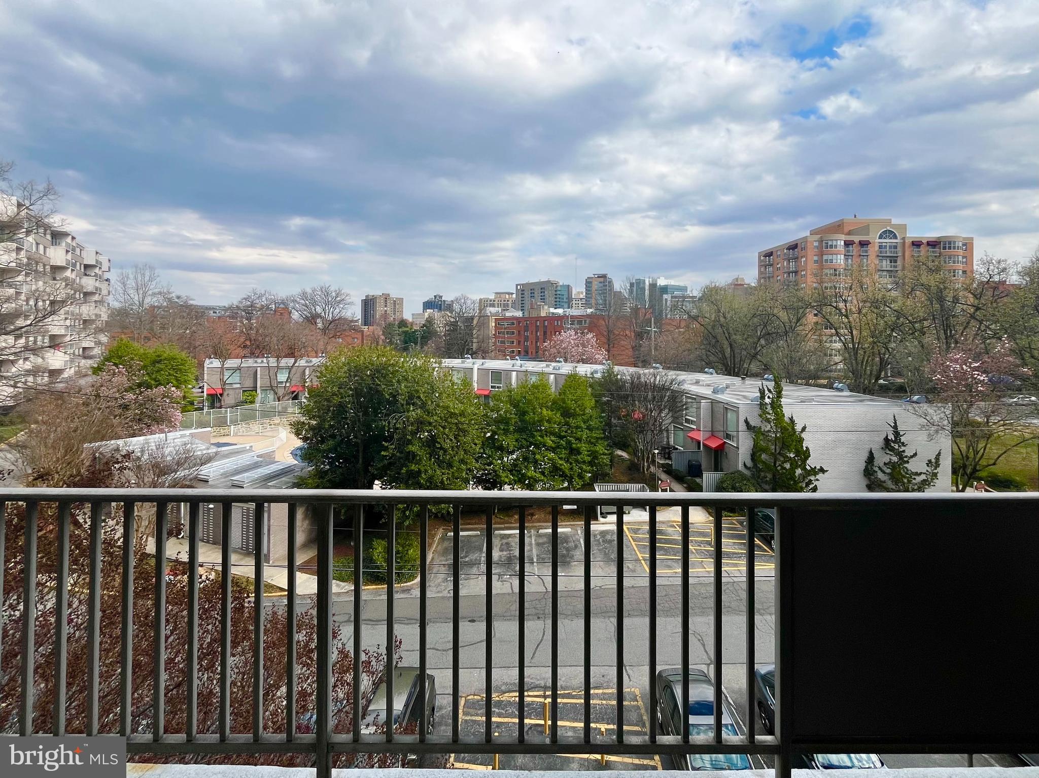 WHITEHALL - Residential