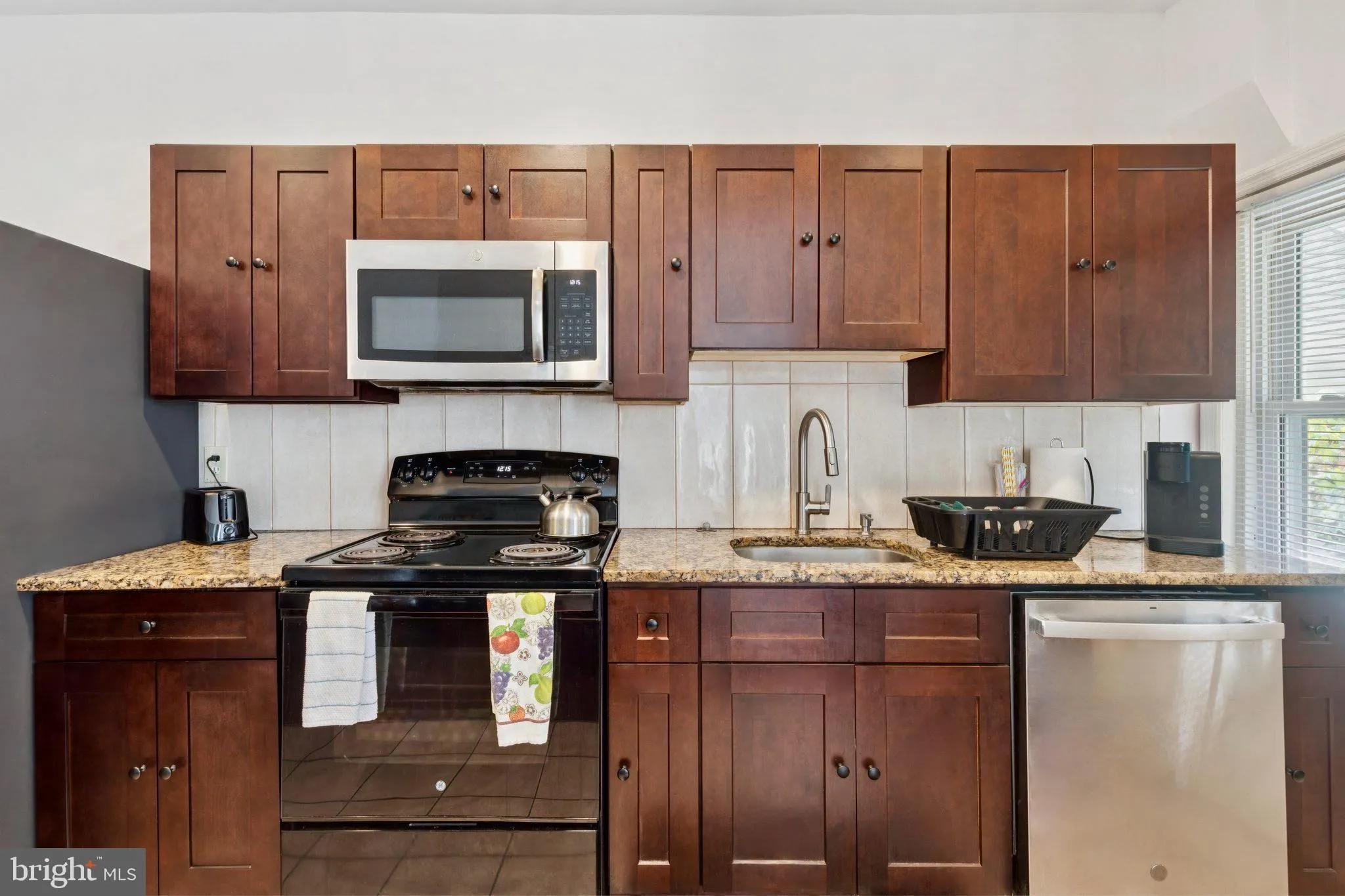 Philadelphia, Pennsylvania 19143, United States, 3 Bedrooms Bedrooms, ,2 BathroomsBathrooms,Residential,Active,246003