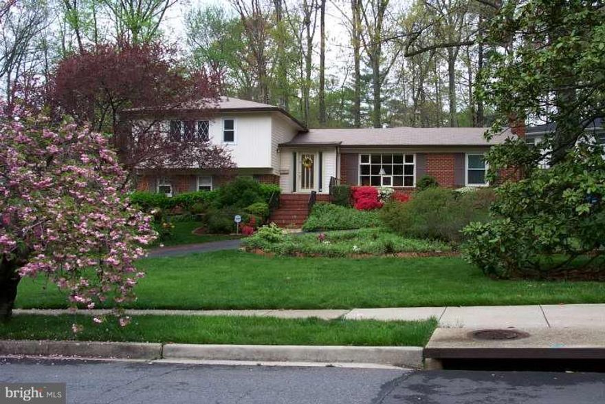 UNFURNISHED! Great Value for this beautiful split level home! Shows like a model w/new w/w carpet covering lower level fls & 2nd levels. Rare opportunity to occupy model-perfect home. 2Furances & 2Condensers & 2Fireplaces. Crown Molding. Built in Curio. Big Pantry & Storage. Newer Kit Cabinets, Newer Windows. Appealing Corner lot! 3 level split. Sited on third plus acre lot. Woodson school pyramid