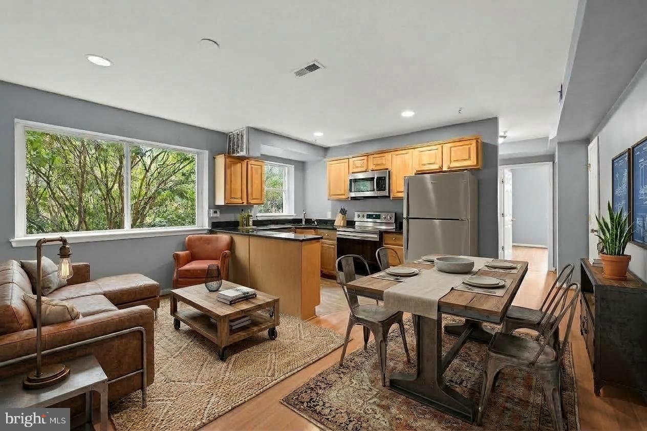 1310 CONGRESS STREET SE 302