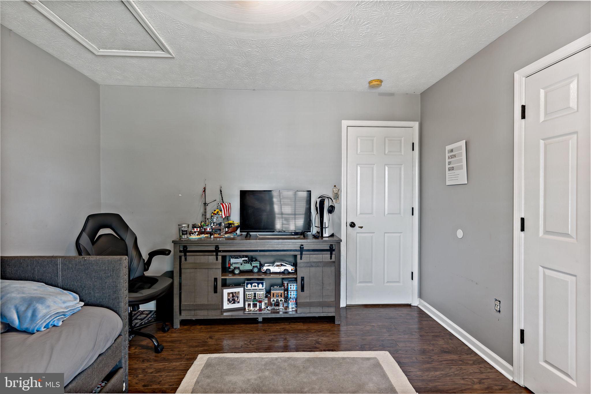 SHAFFER HILLS - Residential