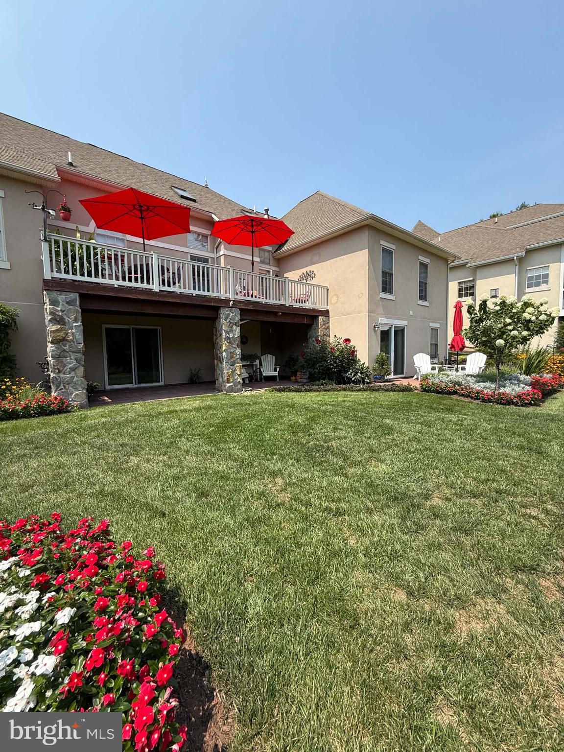 7 LAUREL HILL COURT
