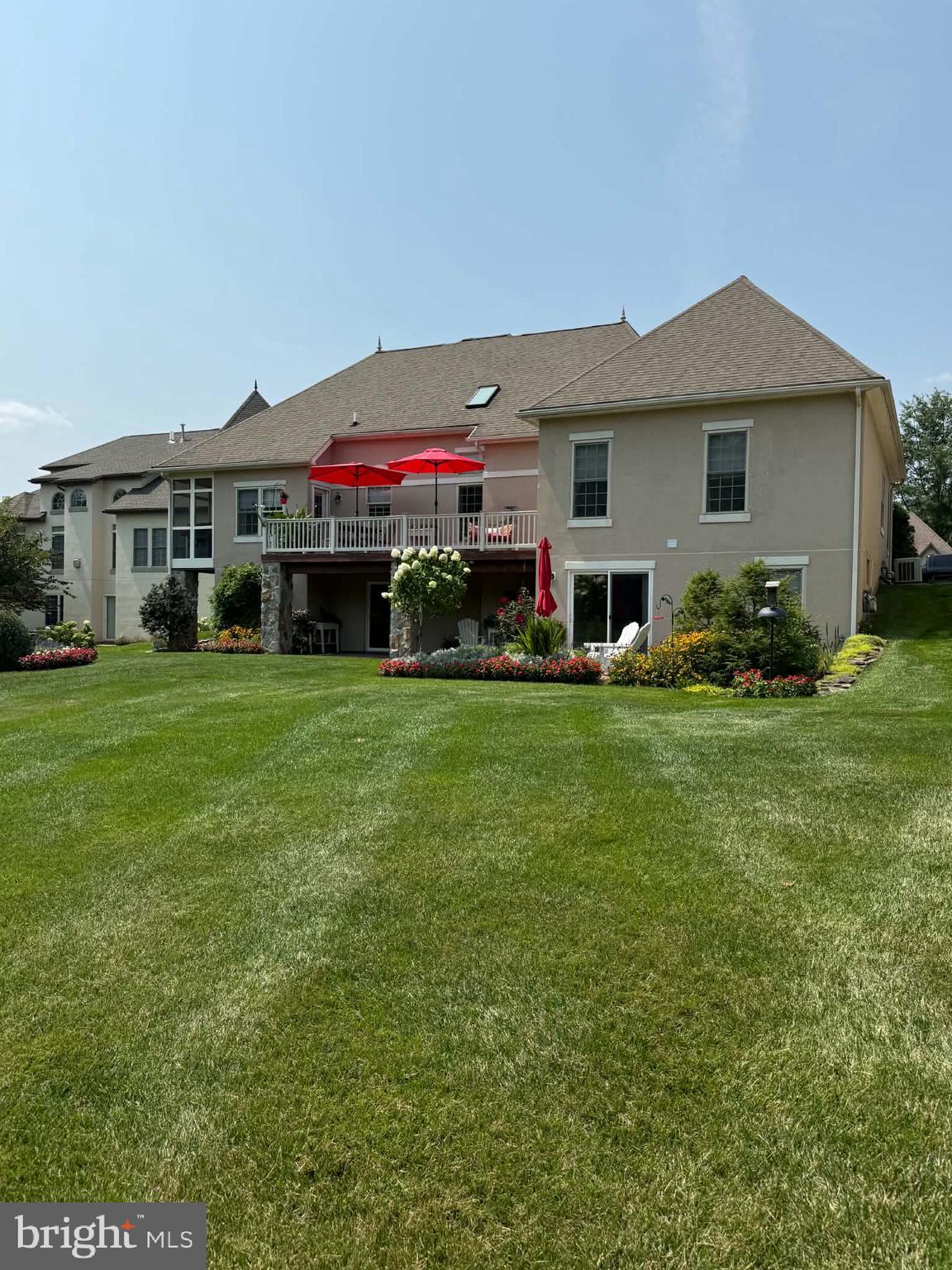 7 LAUREL HILL COURT