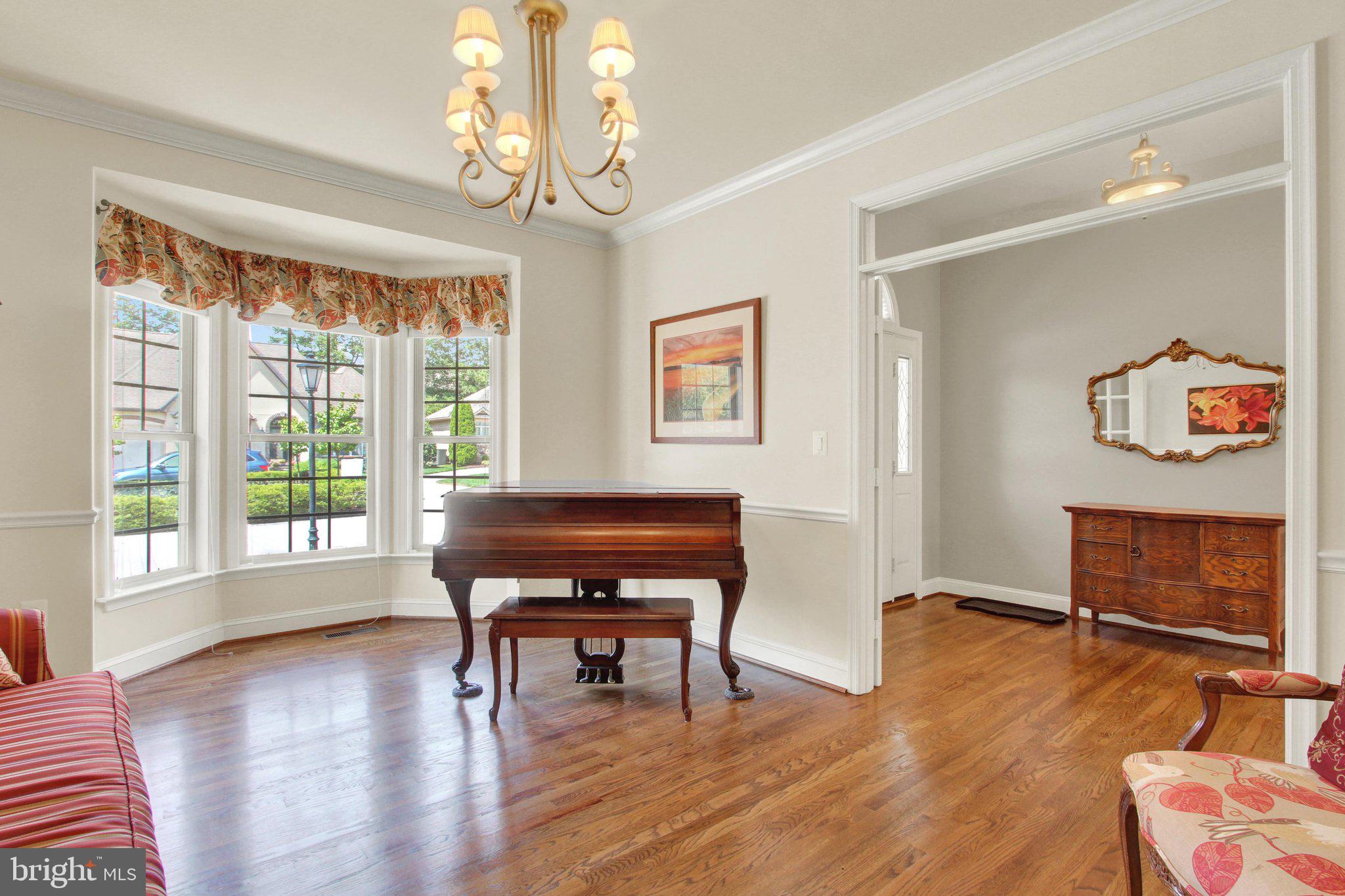 7 LAUREL HILL COURT