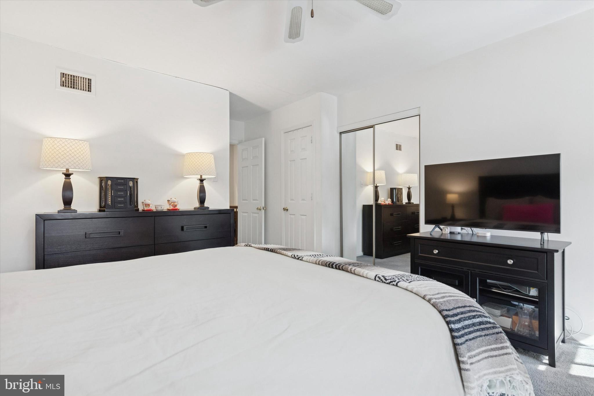 VALLEY GLEN - Residential