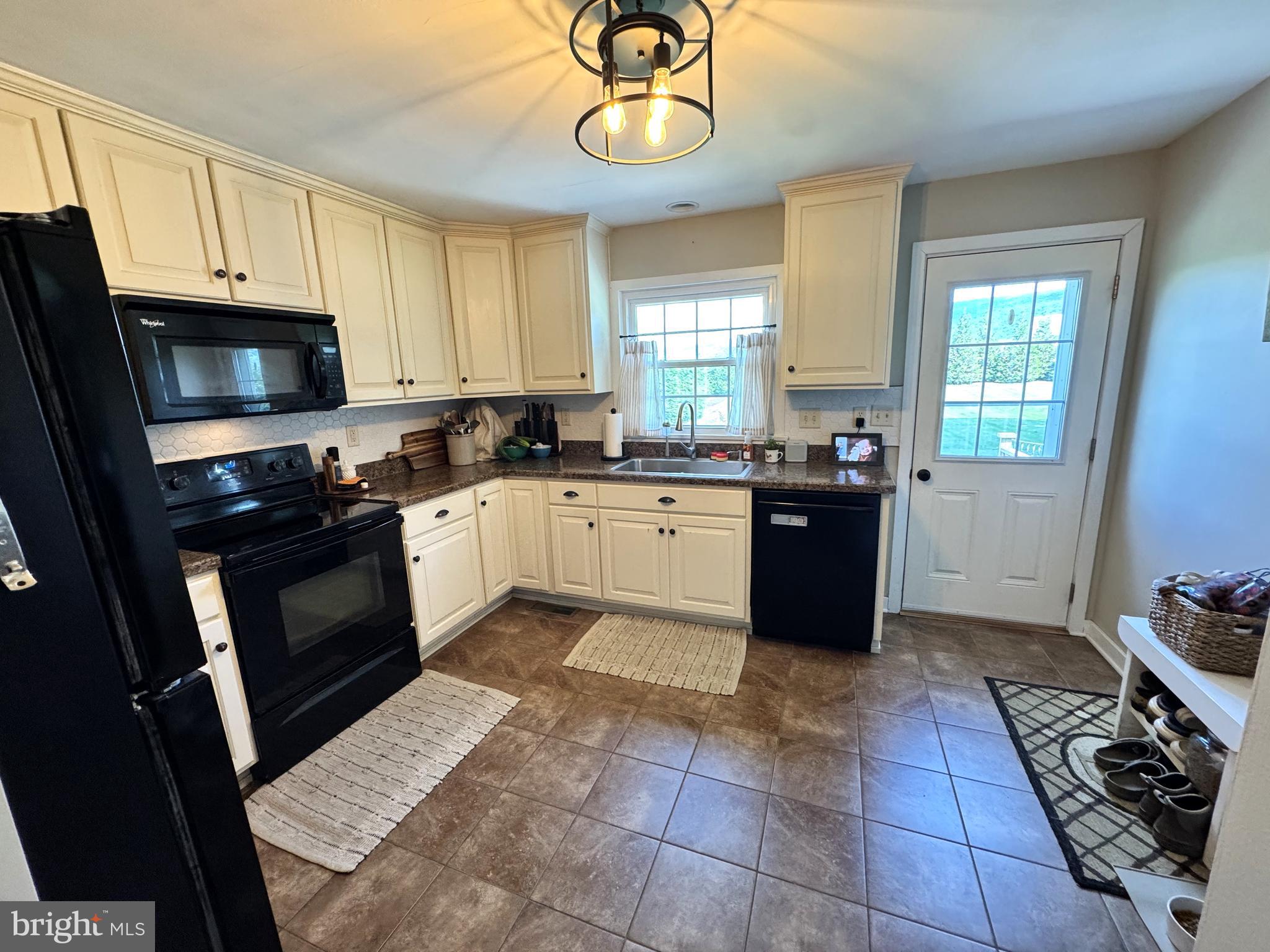 399 WALNUT STREET