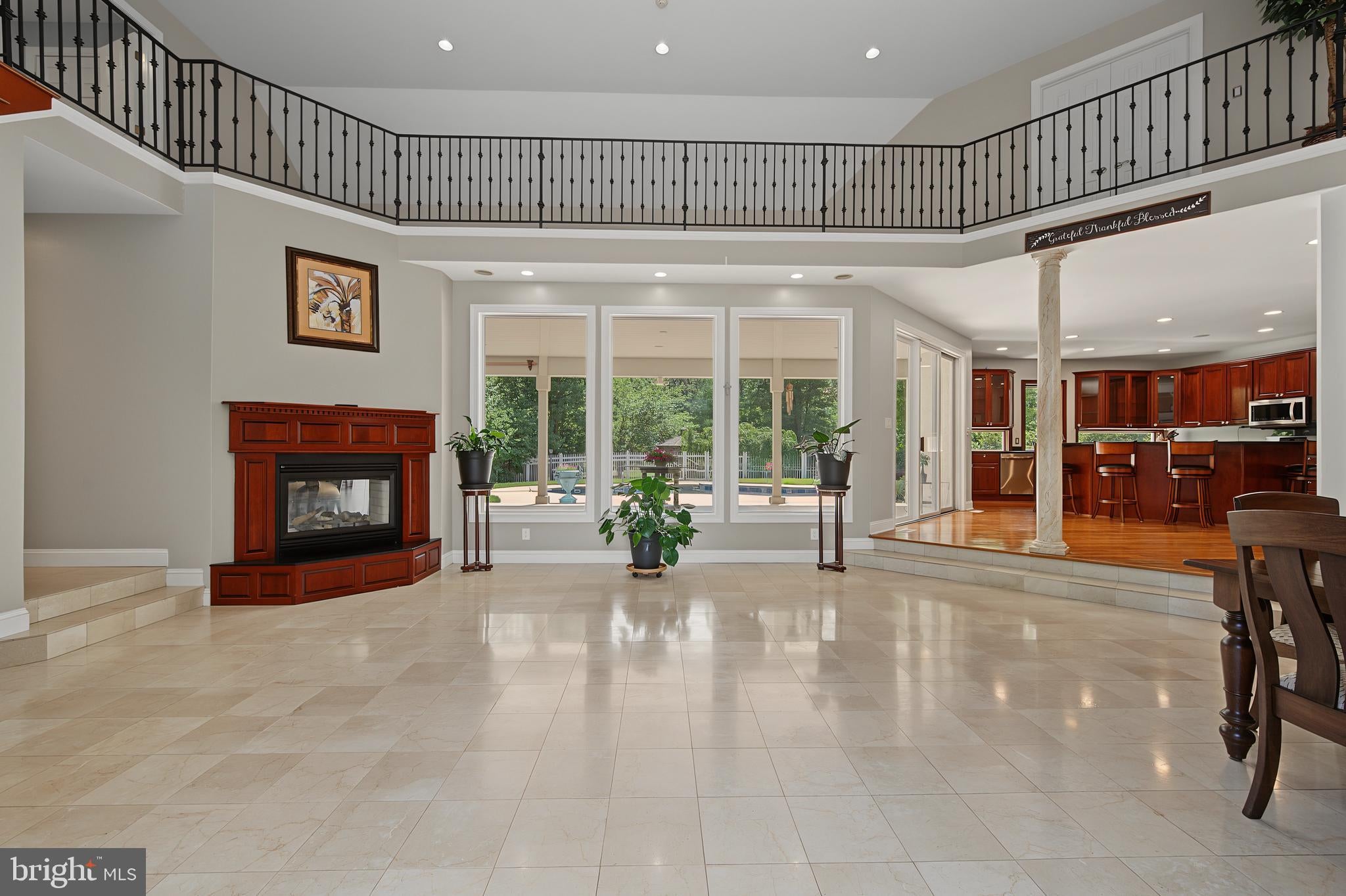 214 W LIEBIG STREET