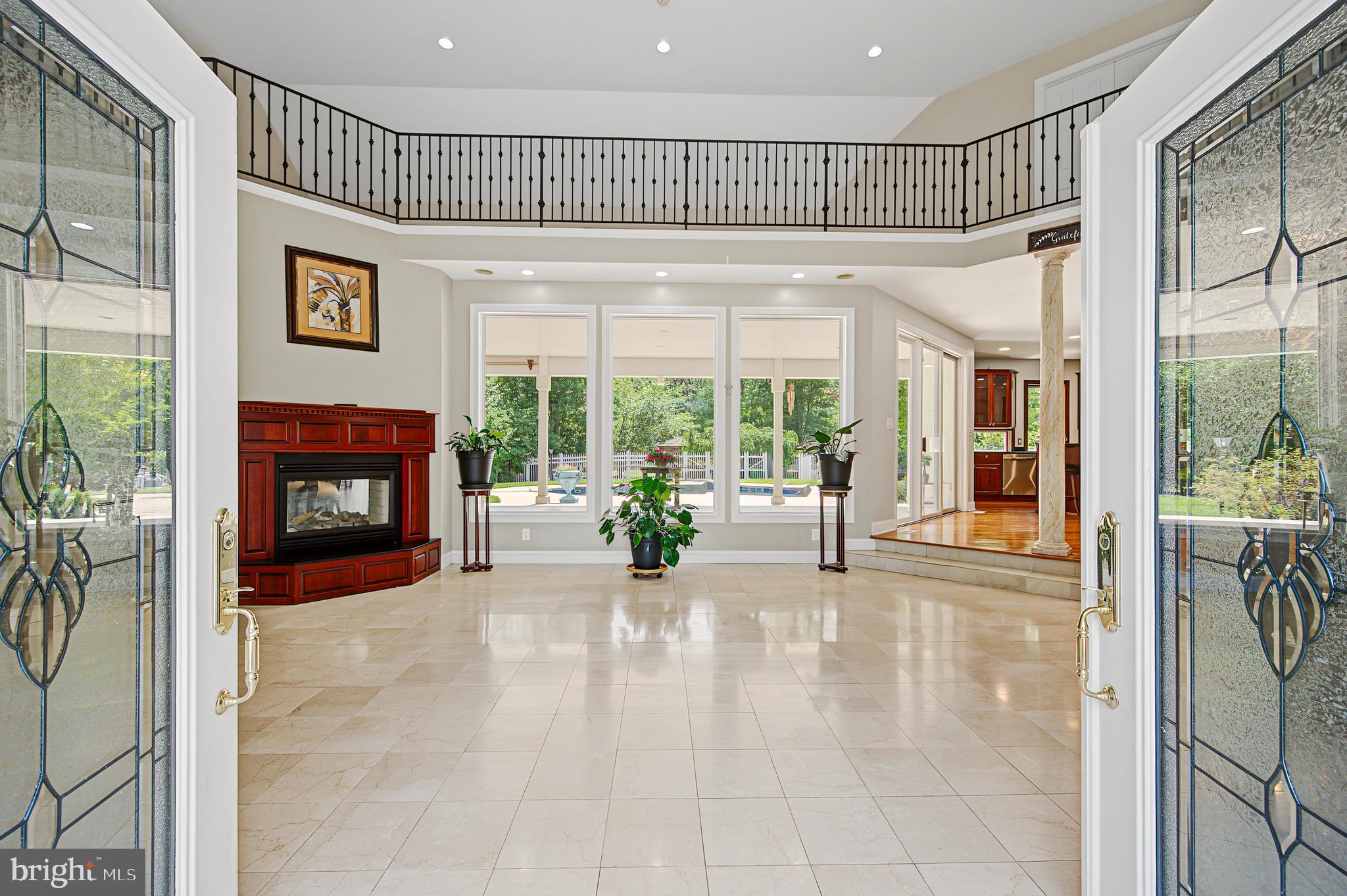 214 W LIEBIG STREET