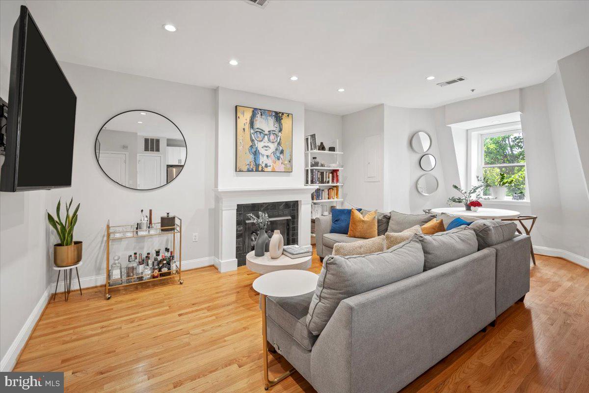 1407 15TH STREET NW 4