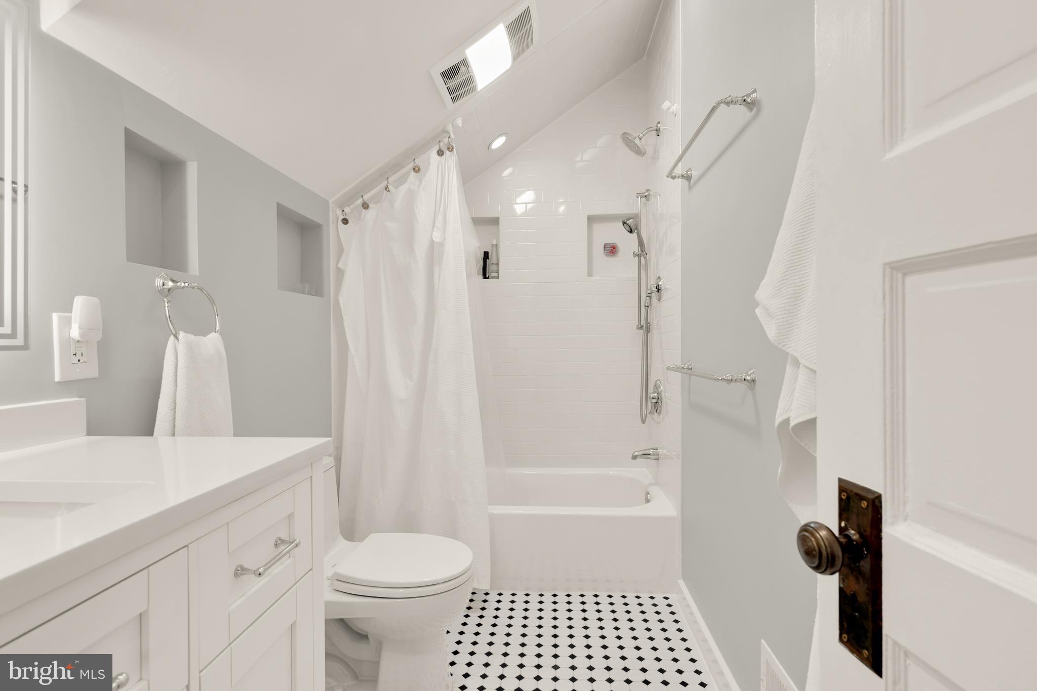 BRENTWOOD - Residential Lease