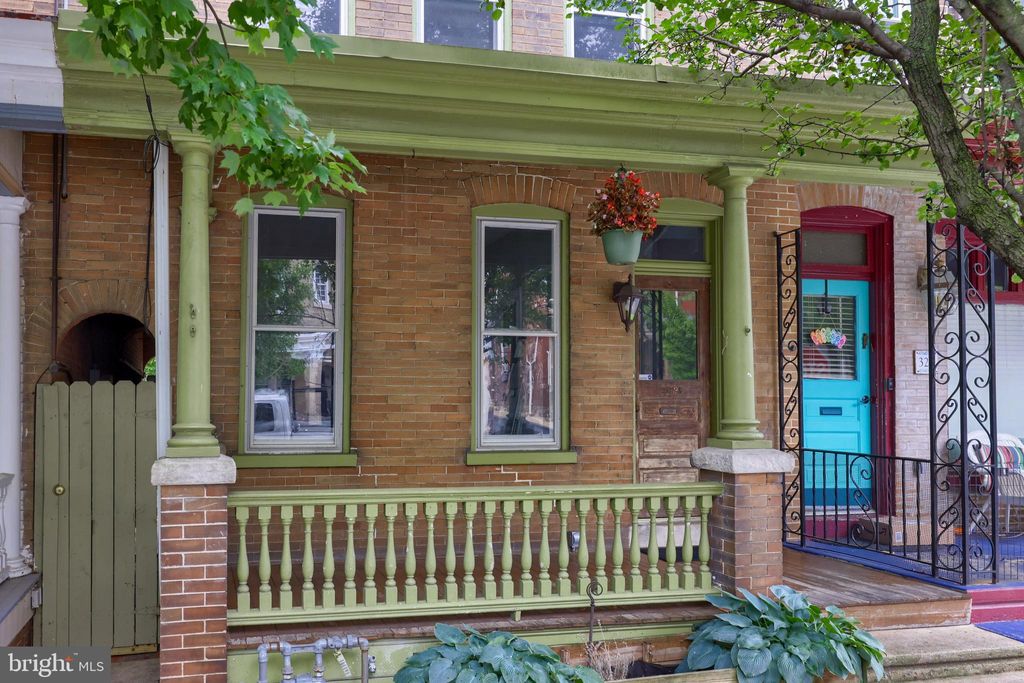 Photo of 322-1/2 W Lemon St, Lancaster, PA 17603 (MLS # PALA2055286)