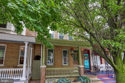 Photo of 322-1/2 W Lemon St, Lancaster, PA 17603 (MLS # PALA2055286)