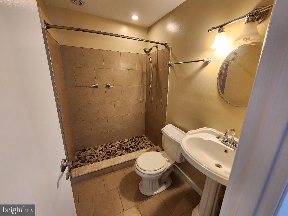 CROFTON SQUARE - Residential Lease