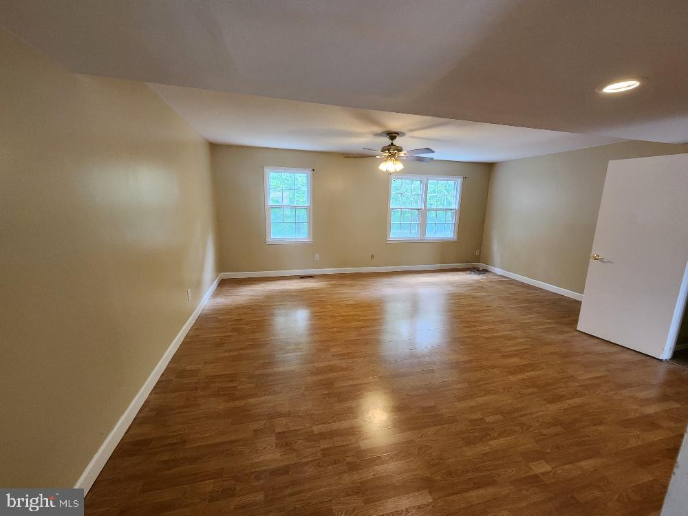 CROFTON SQUARE - Residential Lease