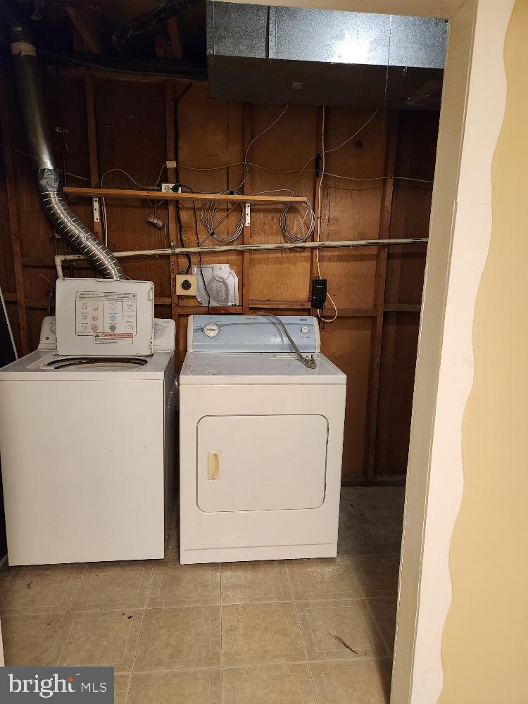 CROFTON SQUARE - Residential Lease